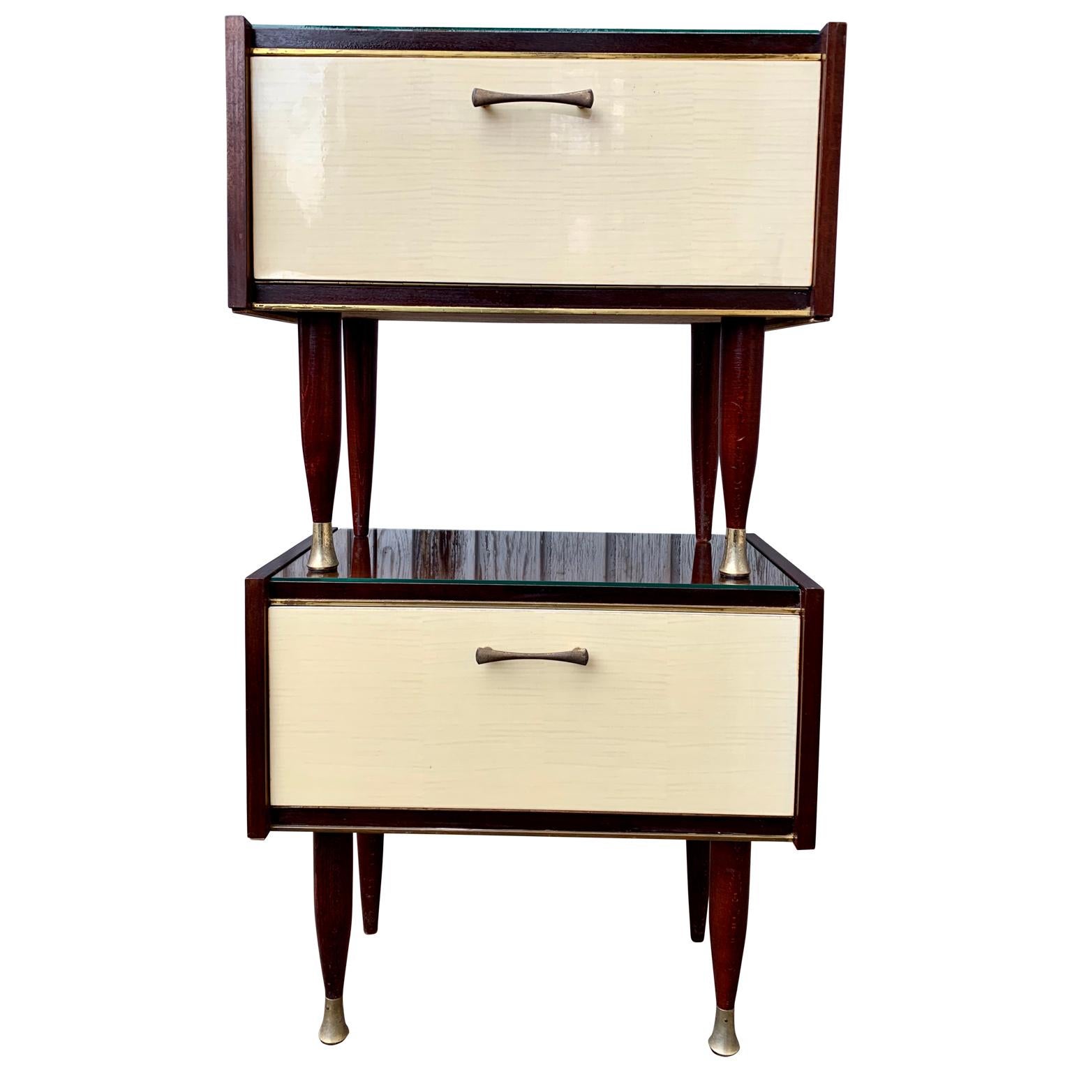 Pair of Italian Mid-Century Modern nightstands from 1950s-1960s. The side tables are in the style of Ico and Luisa Parisi. Made in mahogany with loose glass tops, hardware and front legs in brass. The doors are veneered with white faux marble vinyl