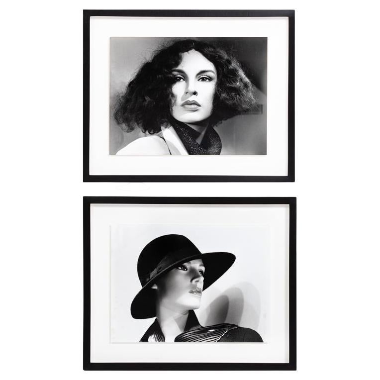 Pareja de fotografías italianas de mediados de siglo en blanco y negro de 2 maniquíes, años 60