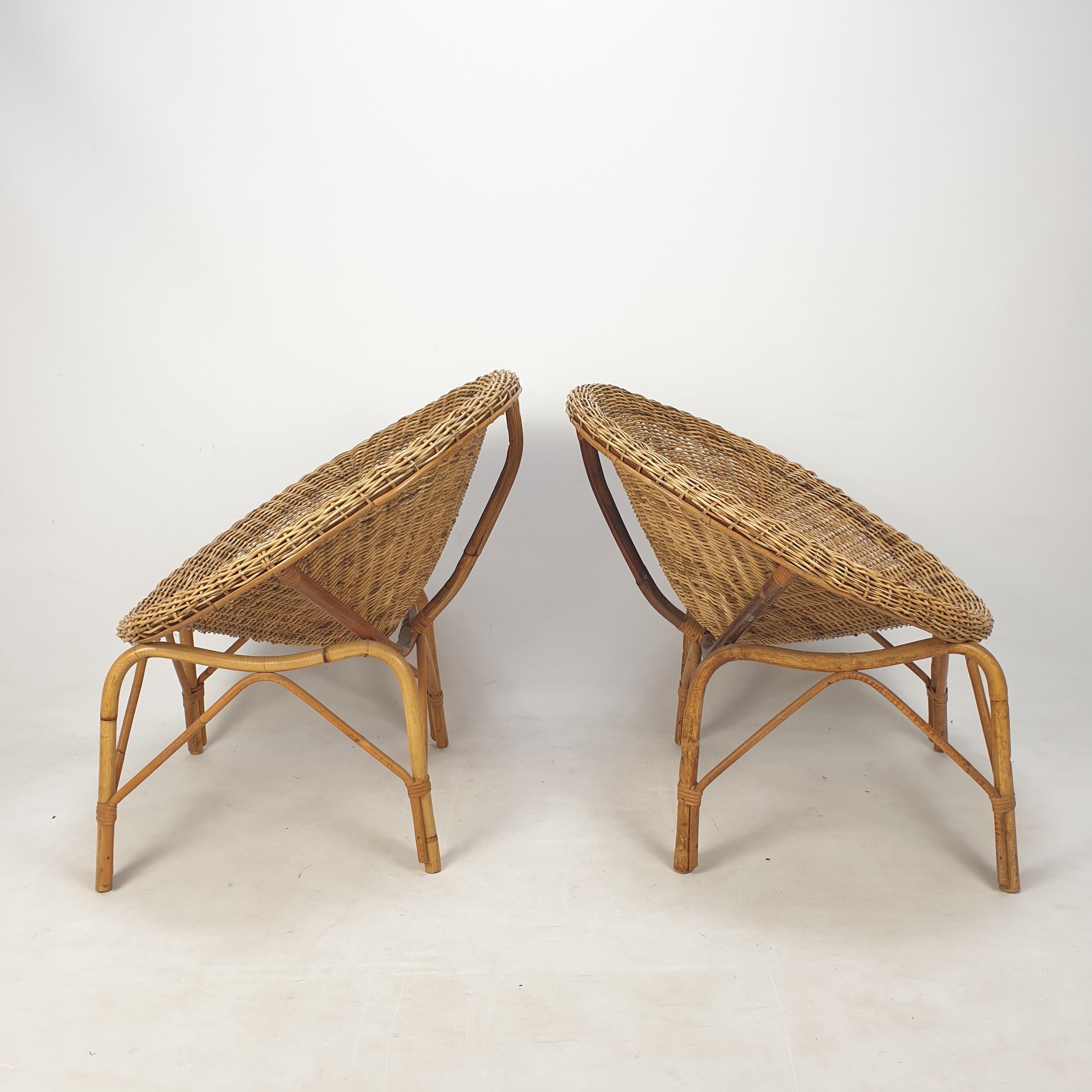 Cute pair of Italian Midcentury rattan and wicker lounge chairs in the manner of Franco Albini, 1960's. 

Very elegant shapes made with the ultimate handcraft. 

The set is in good condition with the normal using spots.