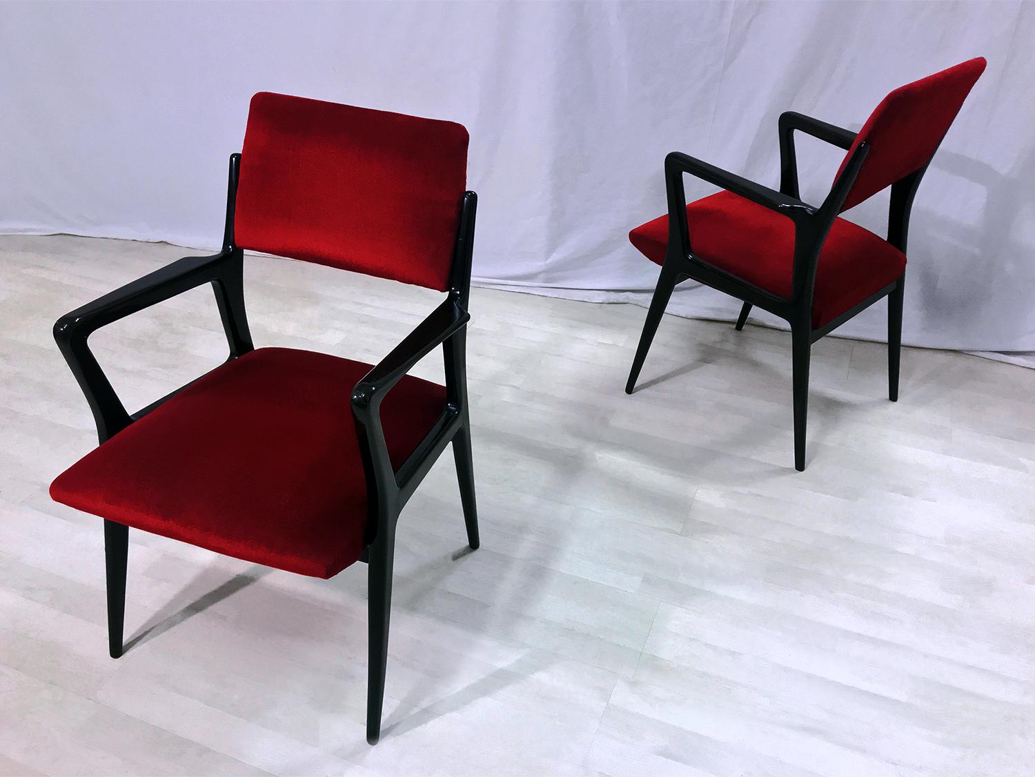 Pair of Italian Mid-Century Scarlet Red Velvet Armchairs, 1950s In Good Condition For Sale In Traversetolo, IT