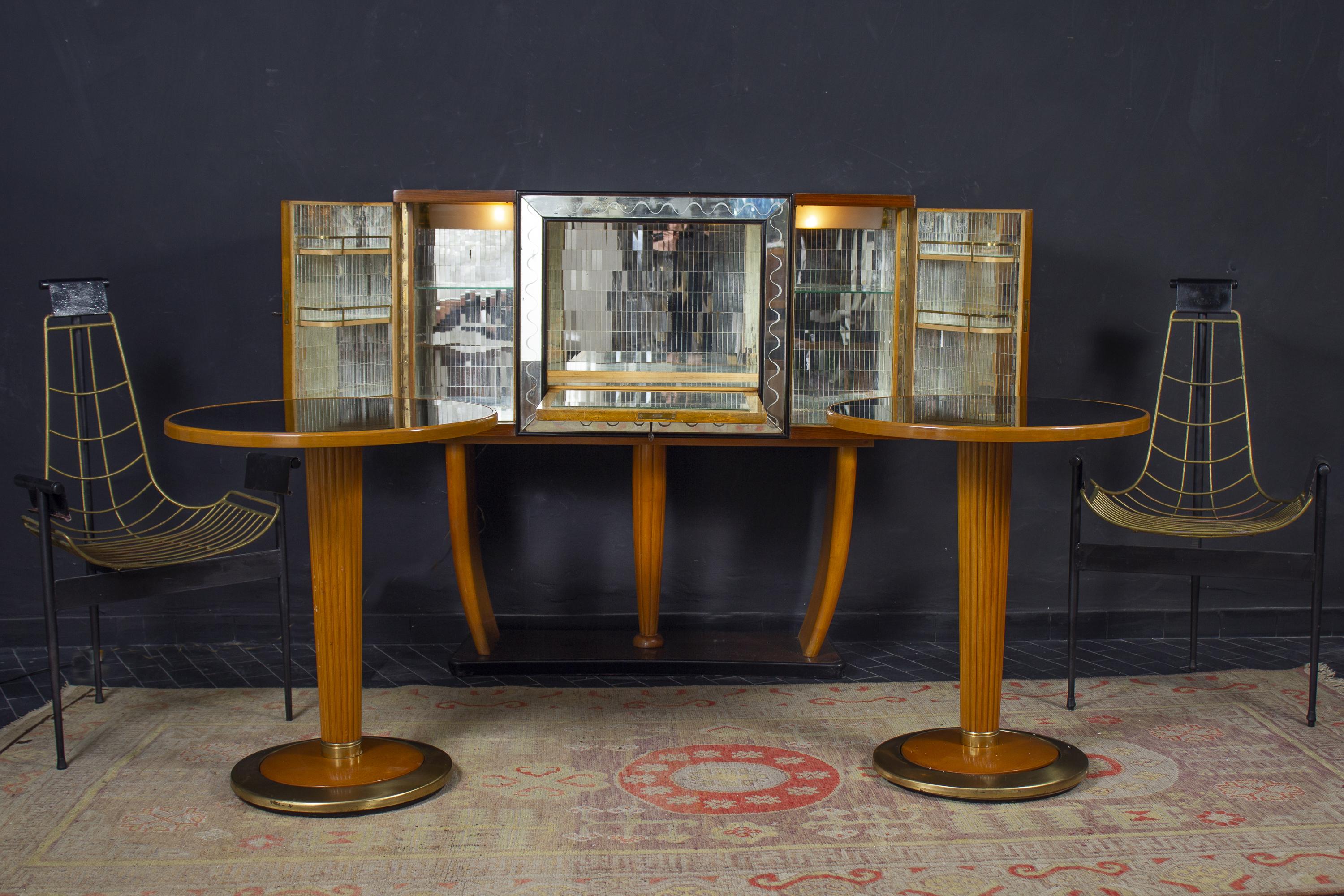 Pair of Italian Midcentury Side Tables with Black Mirror Top, 1950 In Excellent Condition In Rome, IT