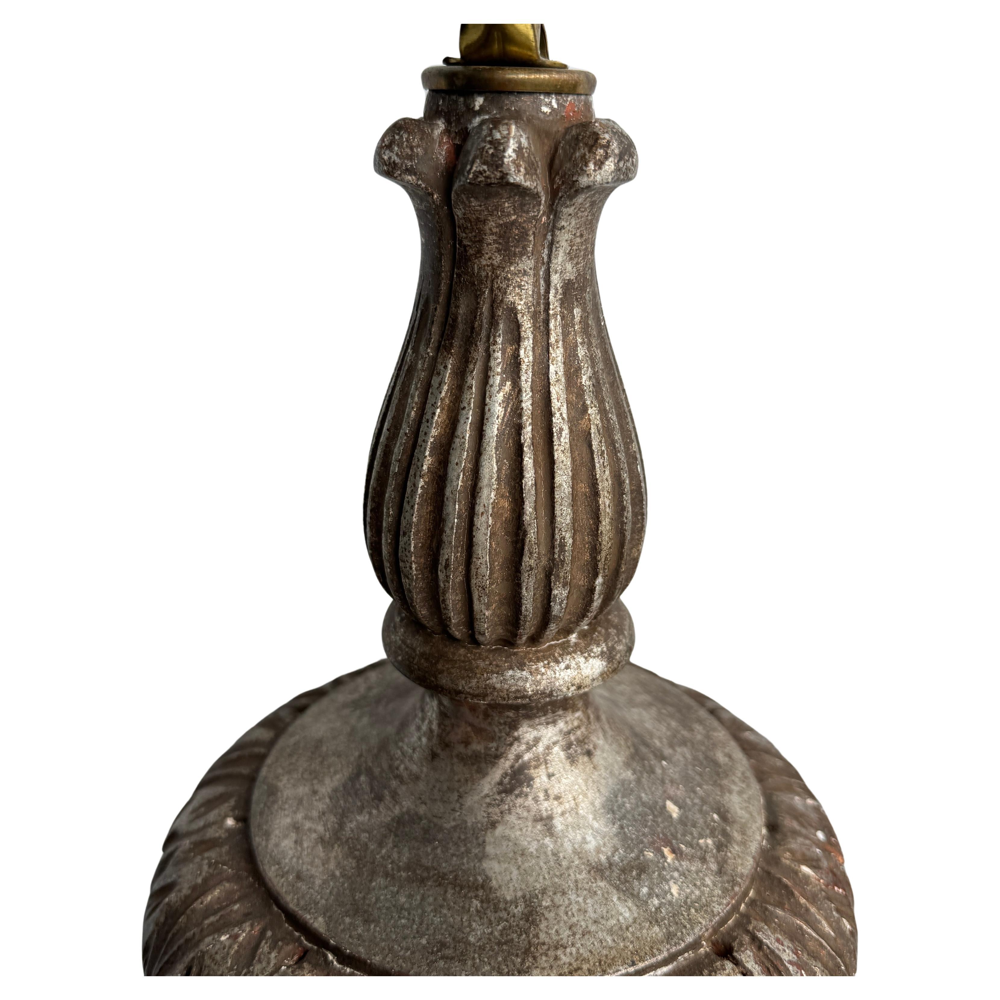 Coppia di lampade da tavolo italiane a foglia d'argento della metà del secolo scorso in vendita 2