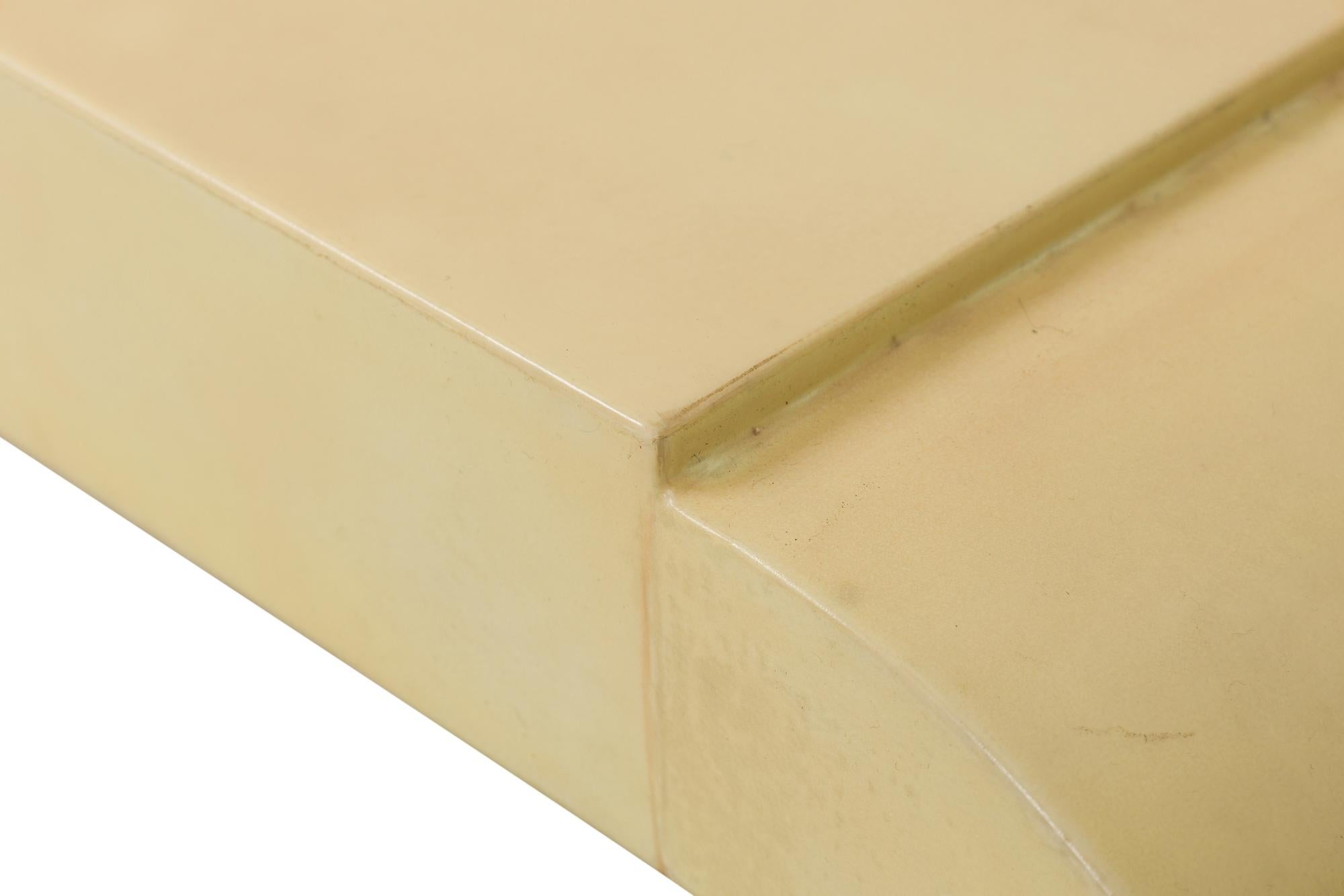 Paar italienische Konsolentische aus Pergament im Mid-Century-Stil im Angebot 1