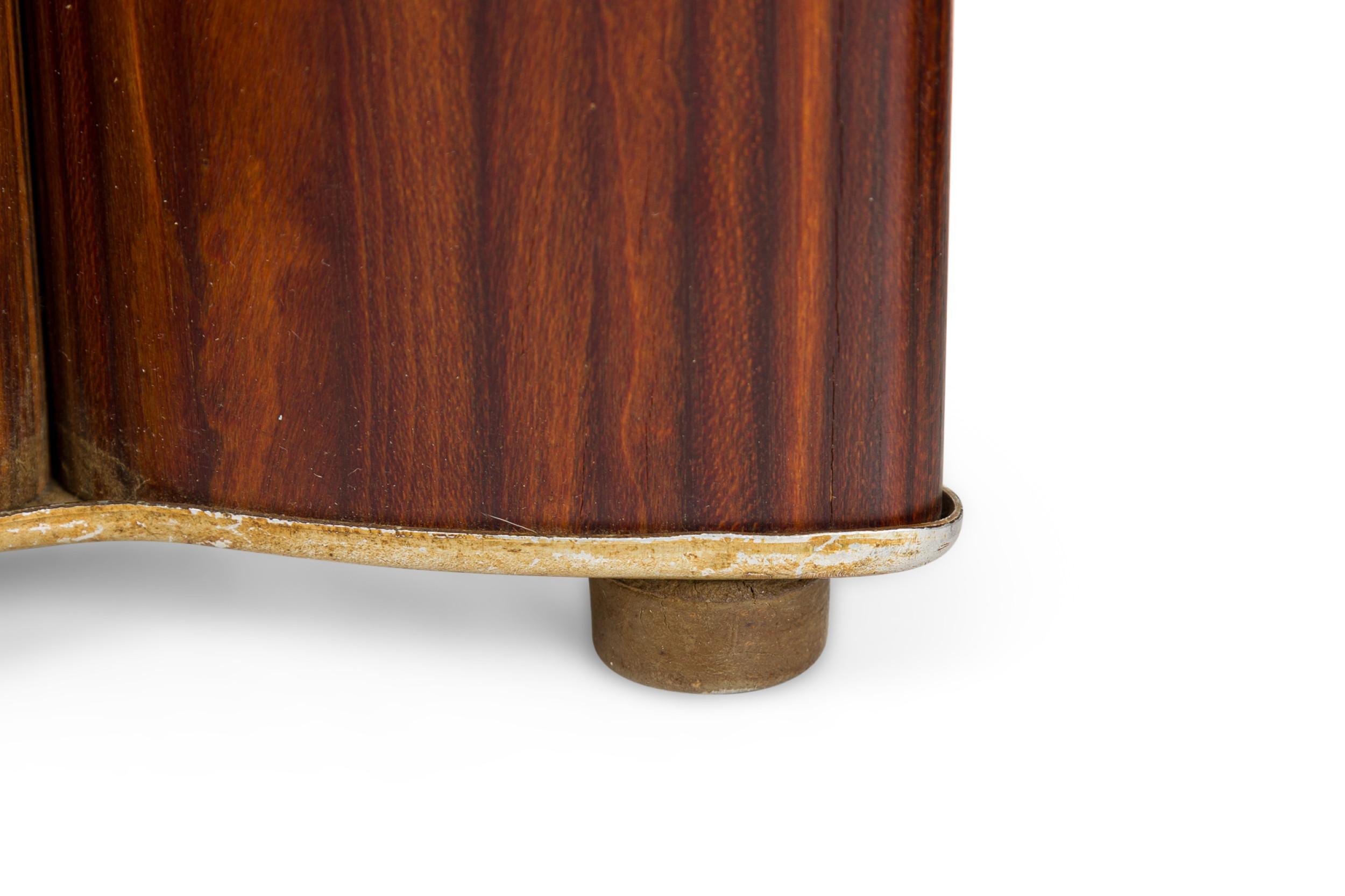 Paire de lampes de table italiennes du milieu du siècle dernier en forme de triquetra en bois de rose en vente 1