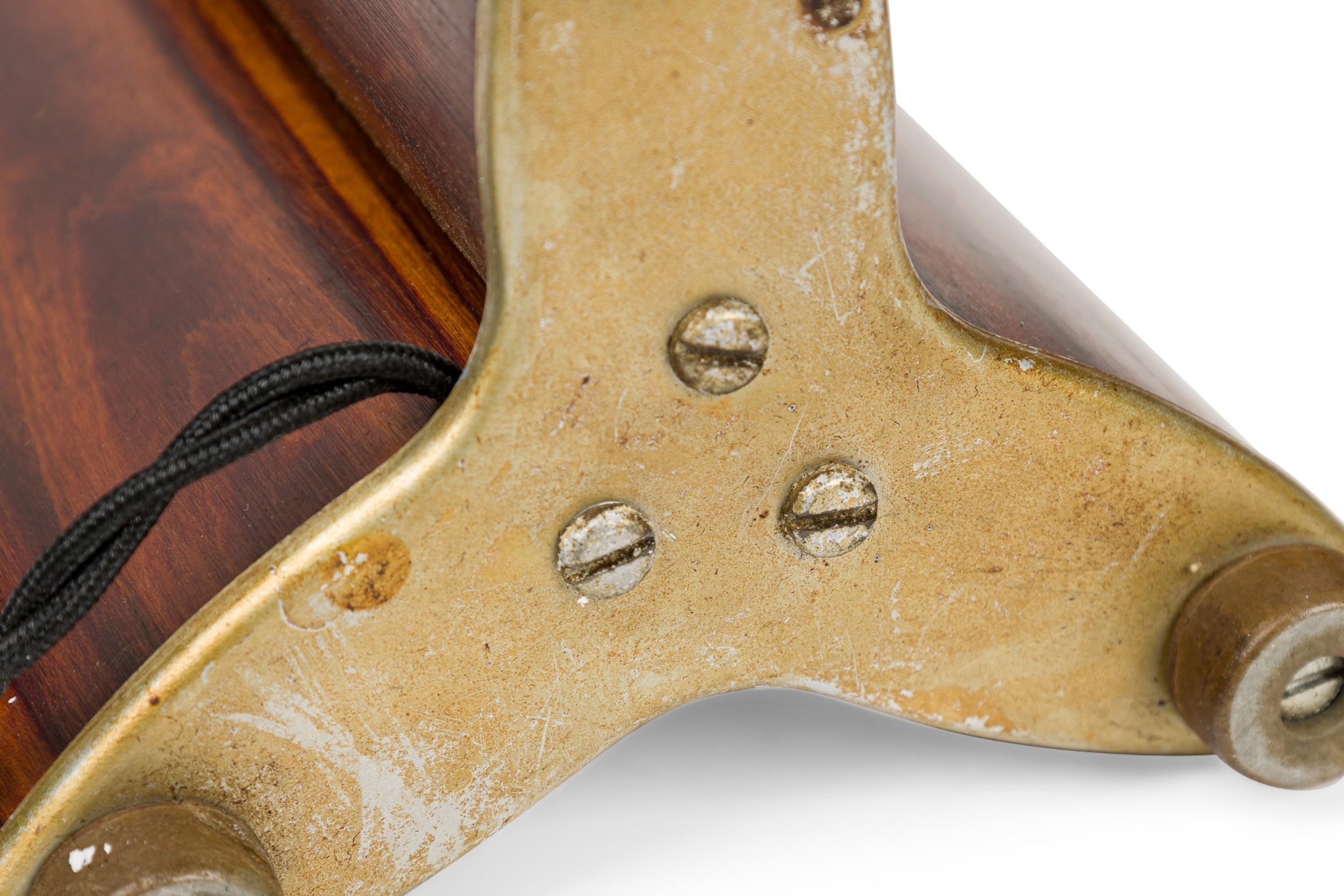 Paire de lampes de table italiennes du milieu du siècle dernier en forme de triquetra en bois de rose en vente 2