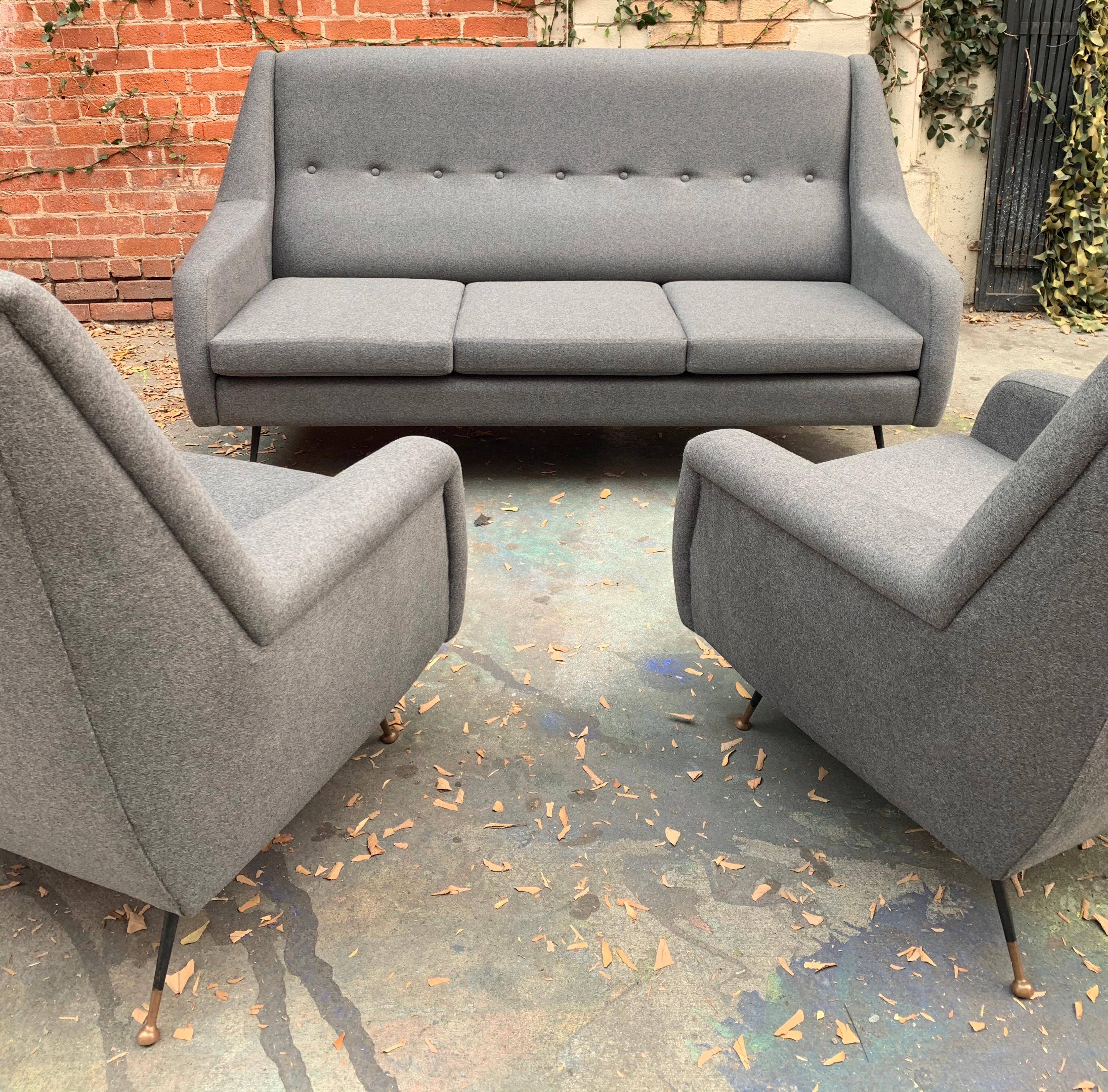 Pair of Italian Midcentury Tufted Chairs by Ico Parisi in Grey Flannel In Good Condition For Sale In West Hollywood, CA