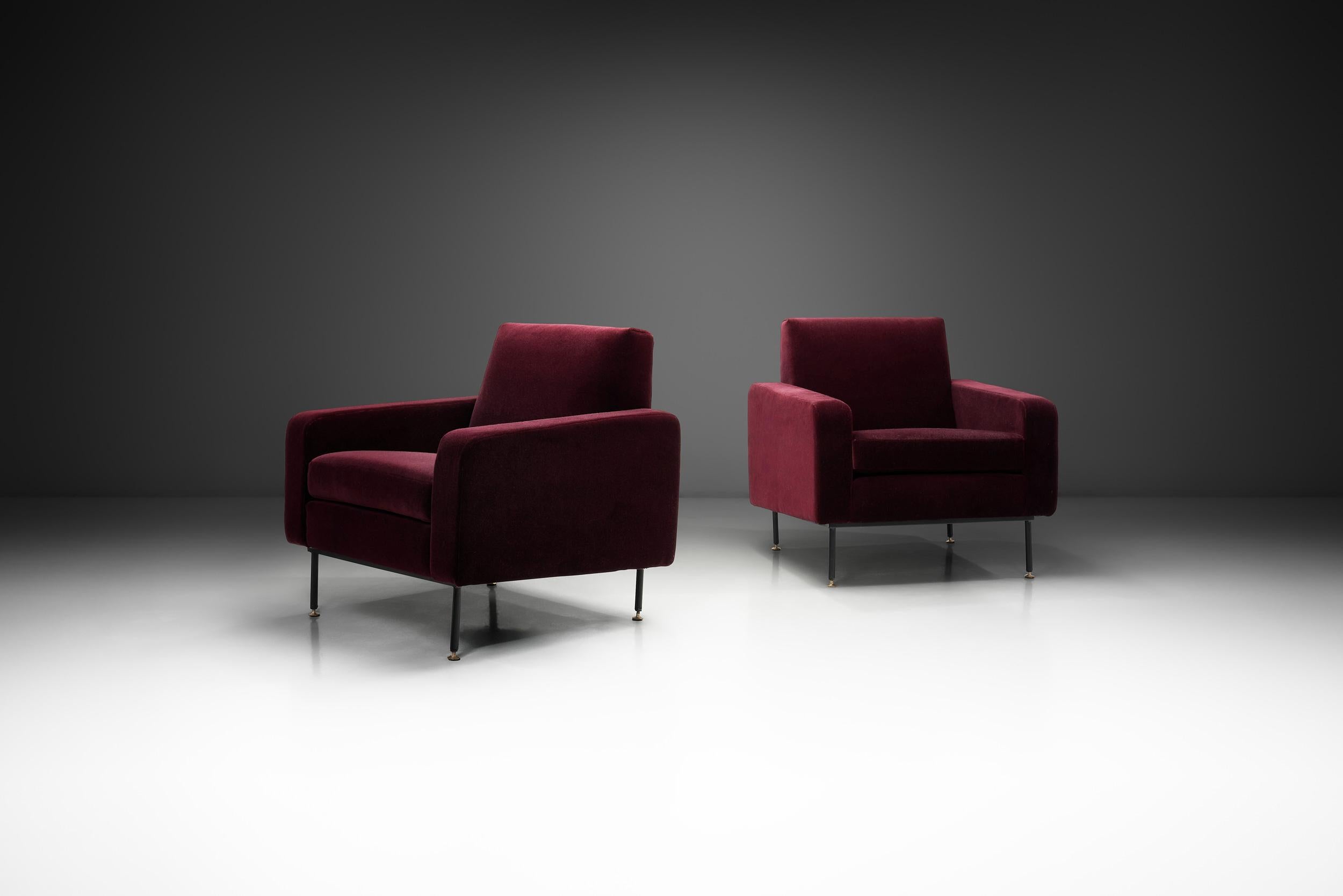 Italian mid-century design is celebrated for its effortless balance between refined elegance and inviting comfort. In the 1960s, Italian designers explored new forms and materials, creating furniture that felt modern yet timeless. Clean lines,
