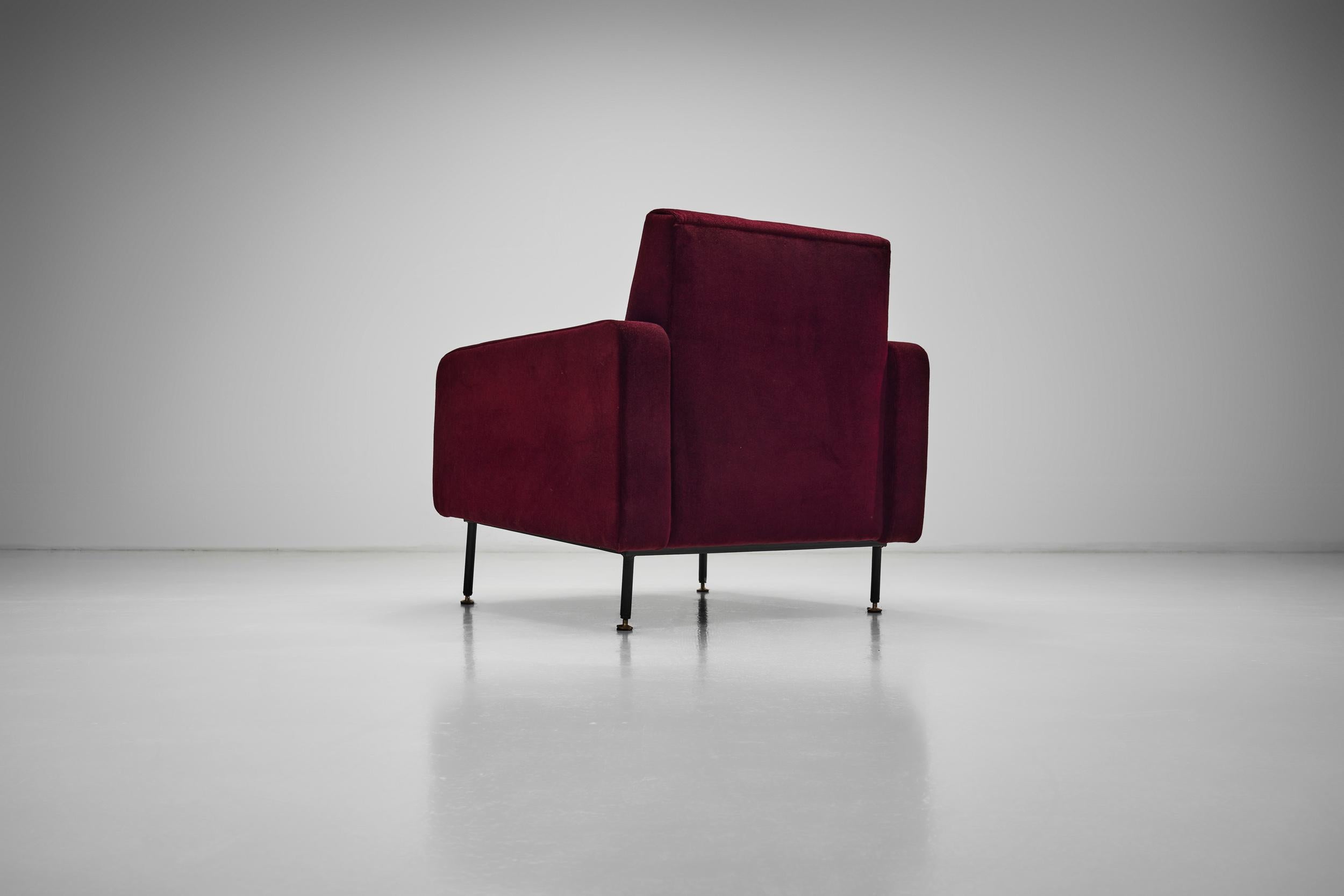 Pair of Italian Mid-Century Upholstered Armchairs, Italy 1960s For Sale 1