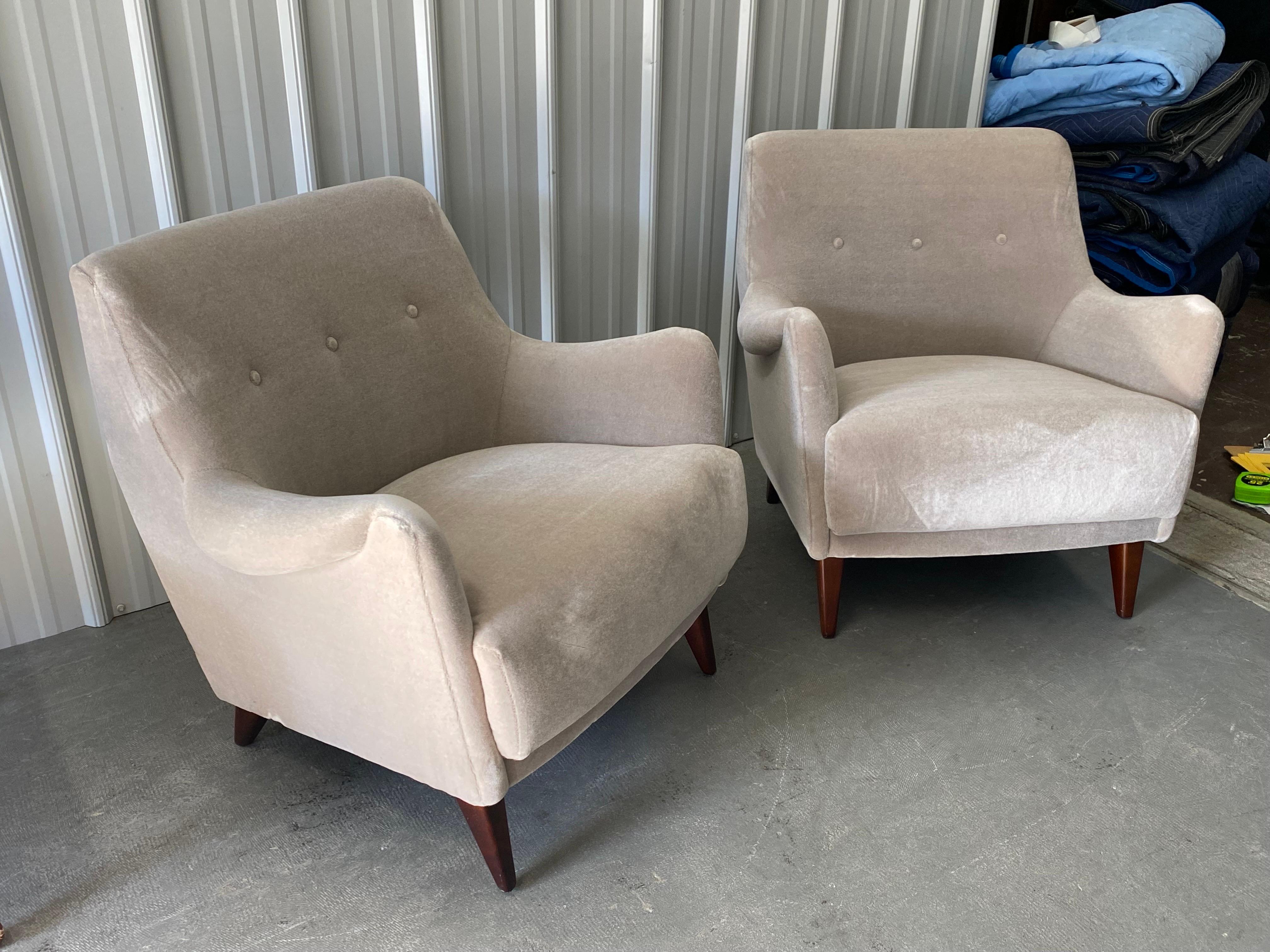 Pair of Italian Mid-Century Upholstered Mohair Armchairs For Sale 8