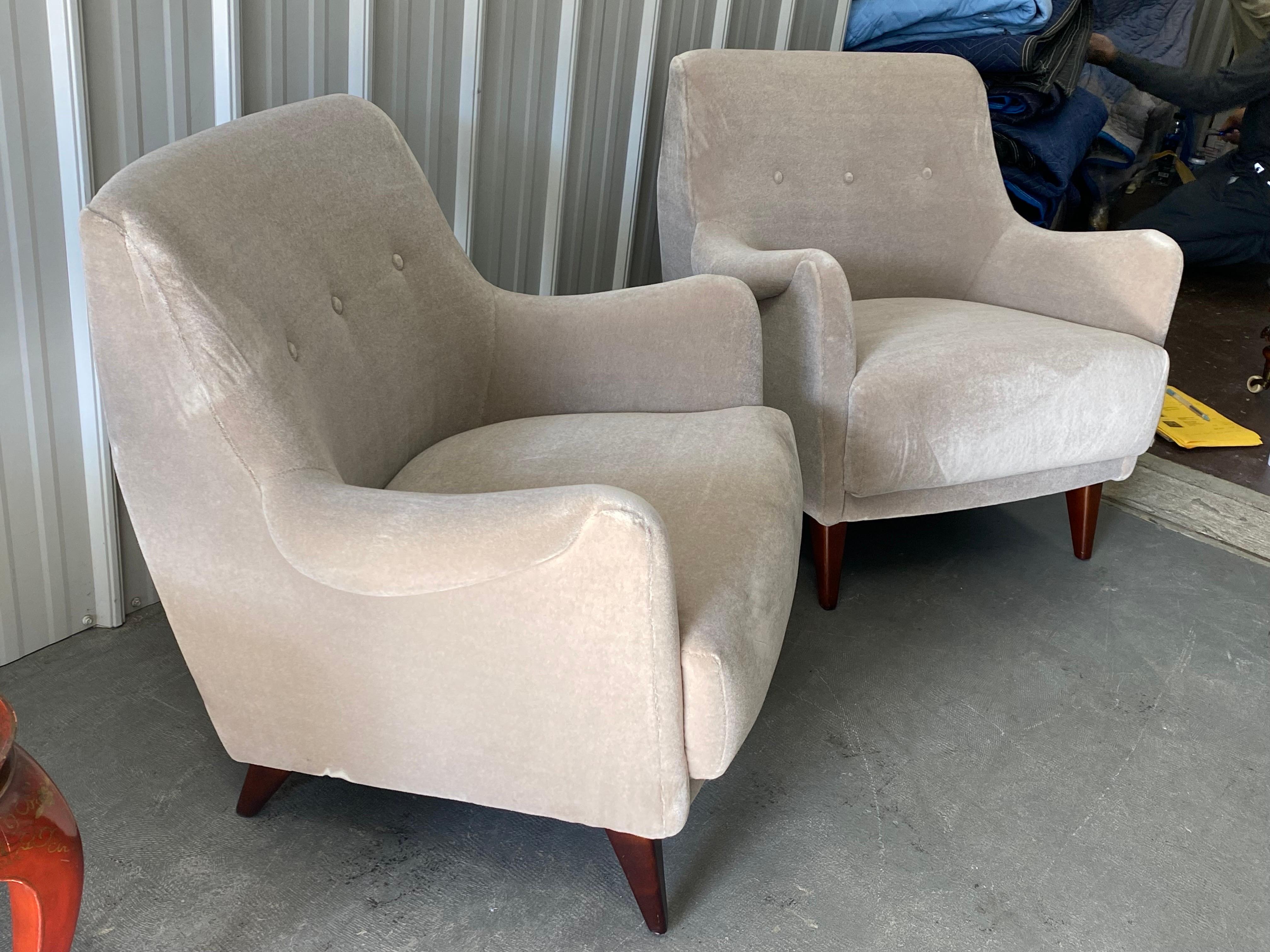 Mid-Century Modern Pair of Italian Mid-Century Upholstered Mohair Armchairs For Sale