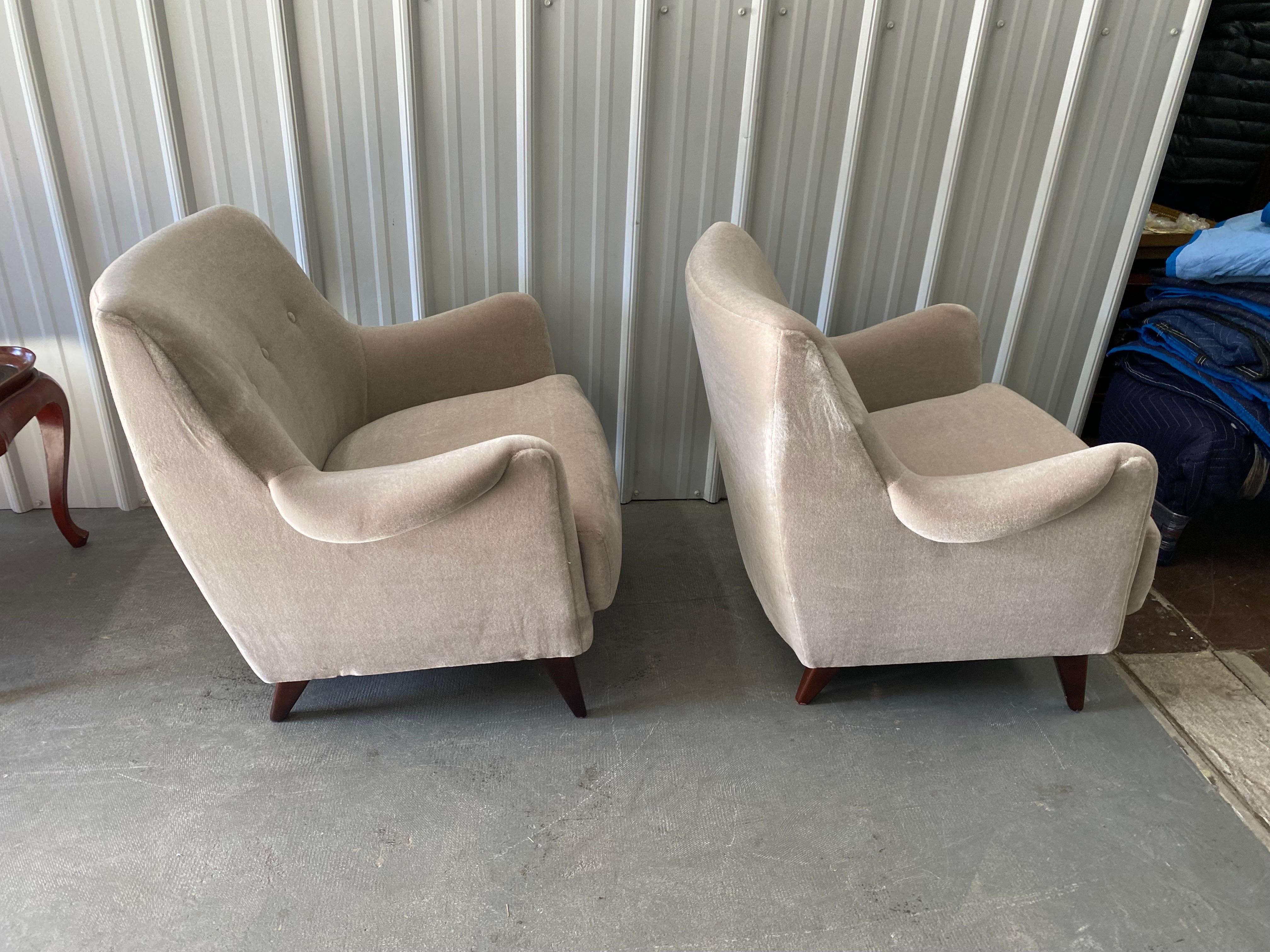 Pair of Italian Mid-Century Upholstered Mohair Armchairs For Sale 2
