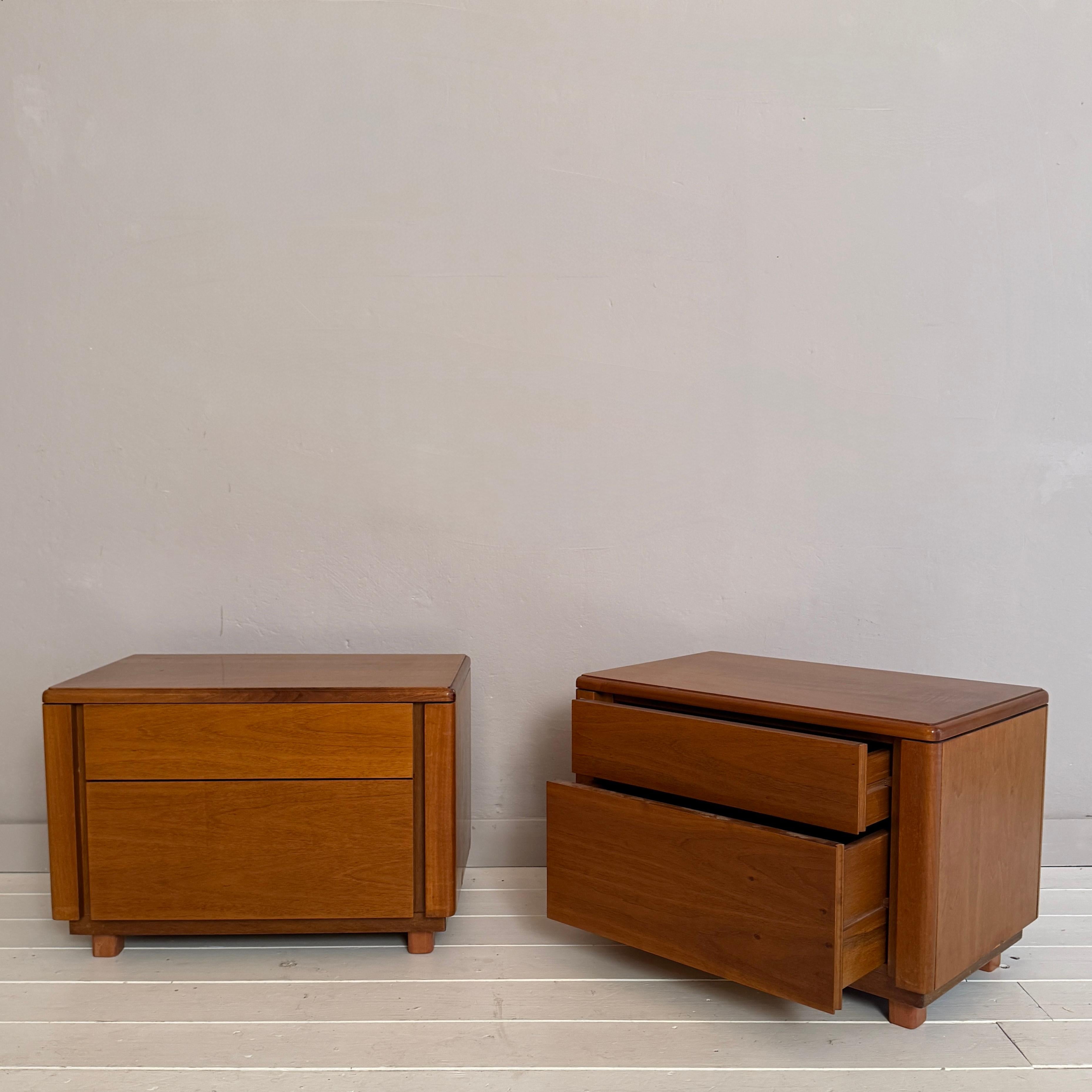 italien Pair of Italian Mid-Century Walnut Bedside Tables with Two Drawers, 1960s en vente