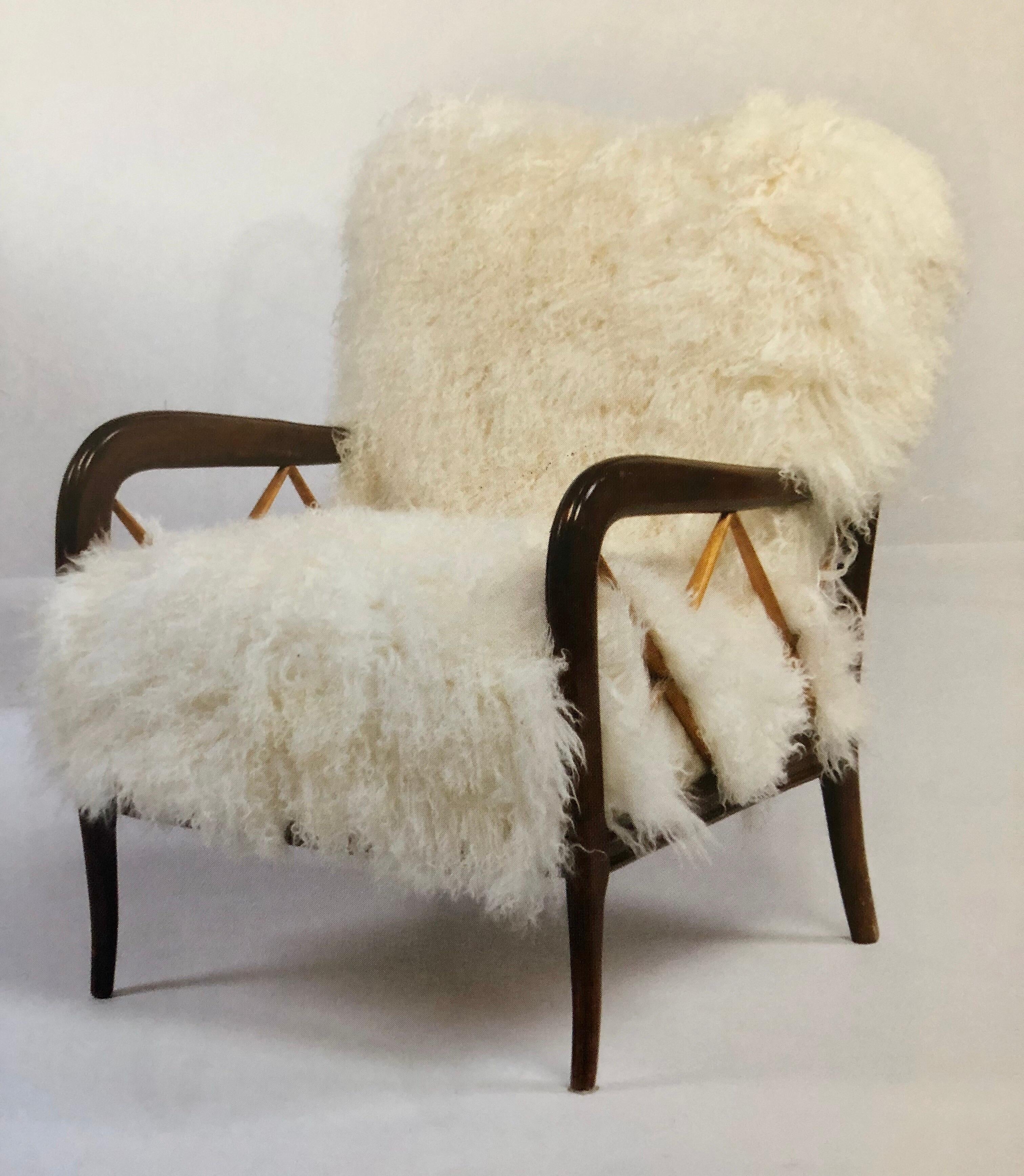 Luxurious pair of Italian Mid-Century Modern neoclassical lounge chairs, armchairs or club chairs circa 1940 by Paolo Buffa (1903-1970). 

The pieces are in walnut and elegantly covered in sheepskin. They feature a chic X-frame design supporting