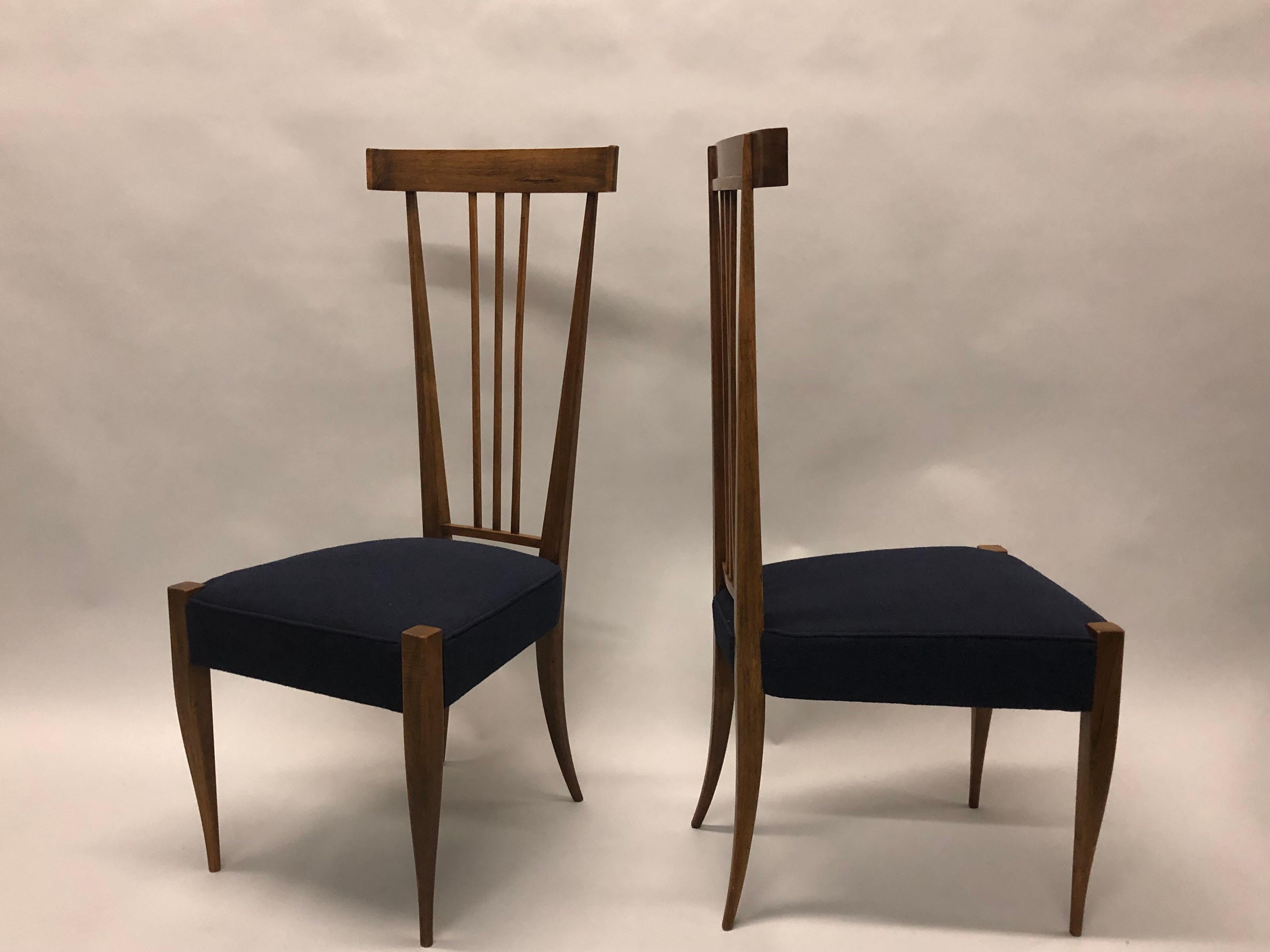 Elegant, sober and dramatic pair of Italian Mid-Century Modern Neoclassical walnut side chairs from circle of Gio Ponti, Italy, circa 1950. A combination of beautiful form, lines and a unique scale arrive together to create these modern masterpieces