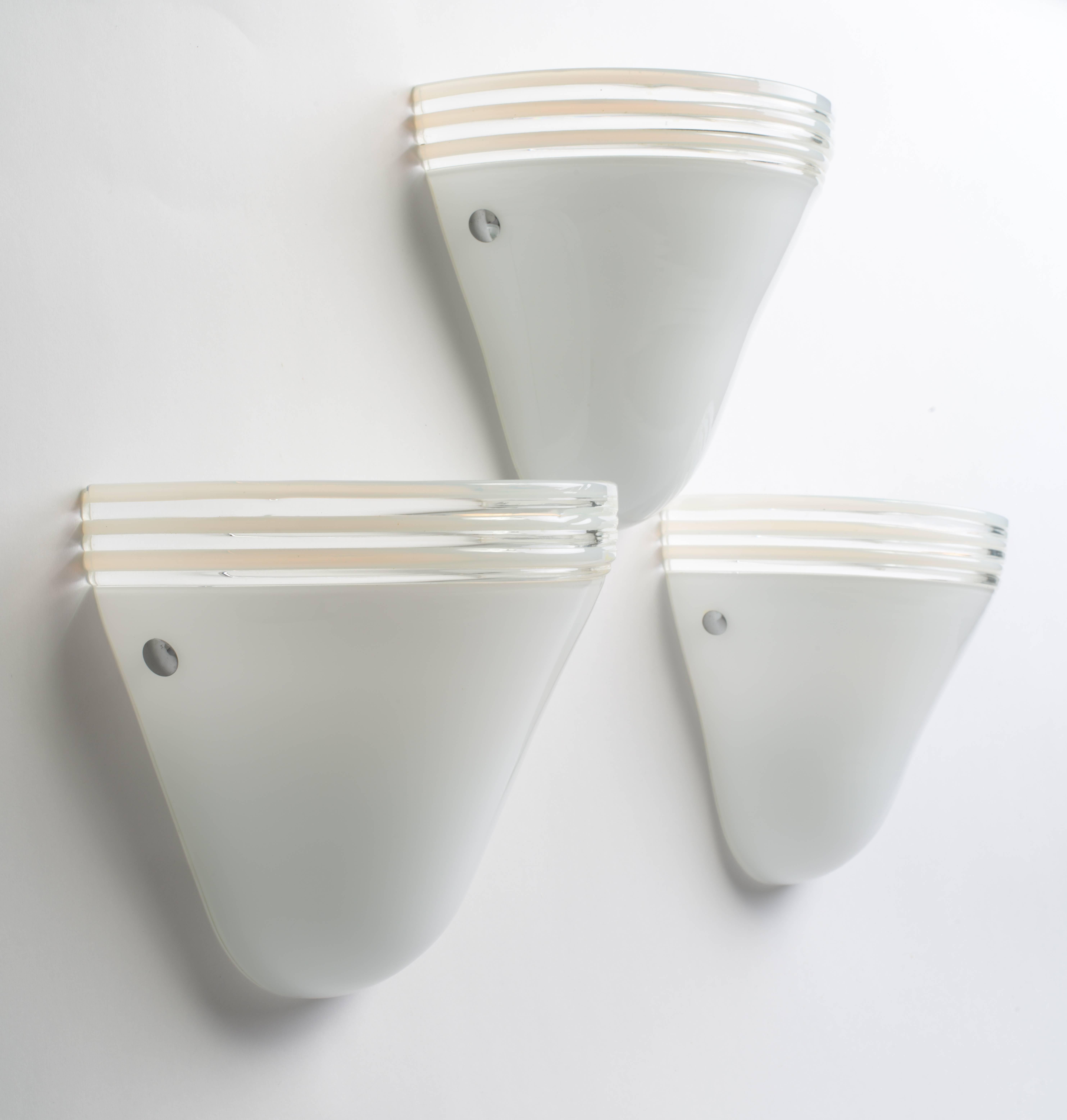 Pair of Mid-Century Modern White Murano Glass Sconces by Leucos, Italy In Good Condition In Fort Lauderdale, FL