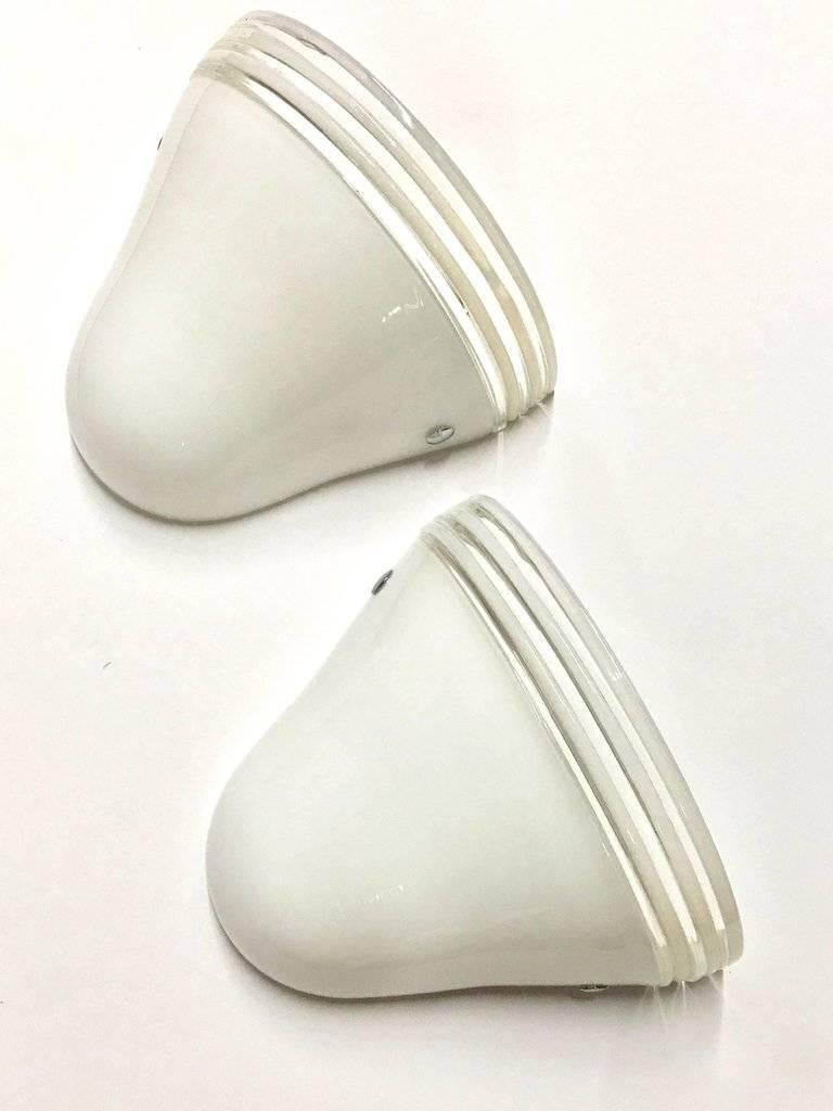 Late 20th Century Pair of Mid-Century Modern White Murano Glass Sconces by Leucos, Italy