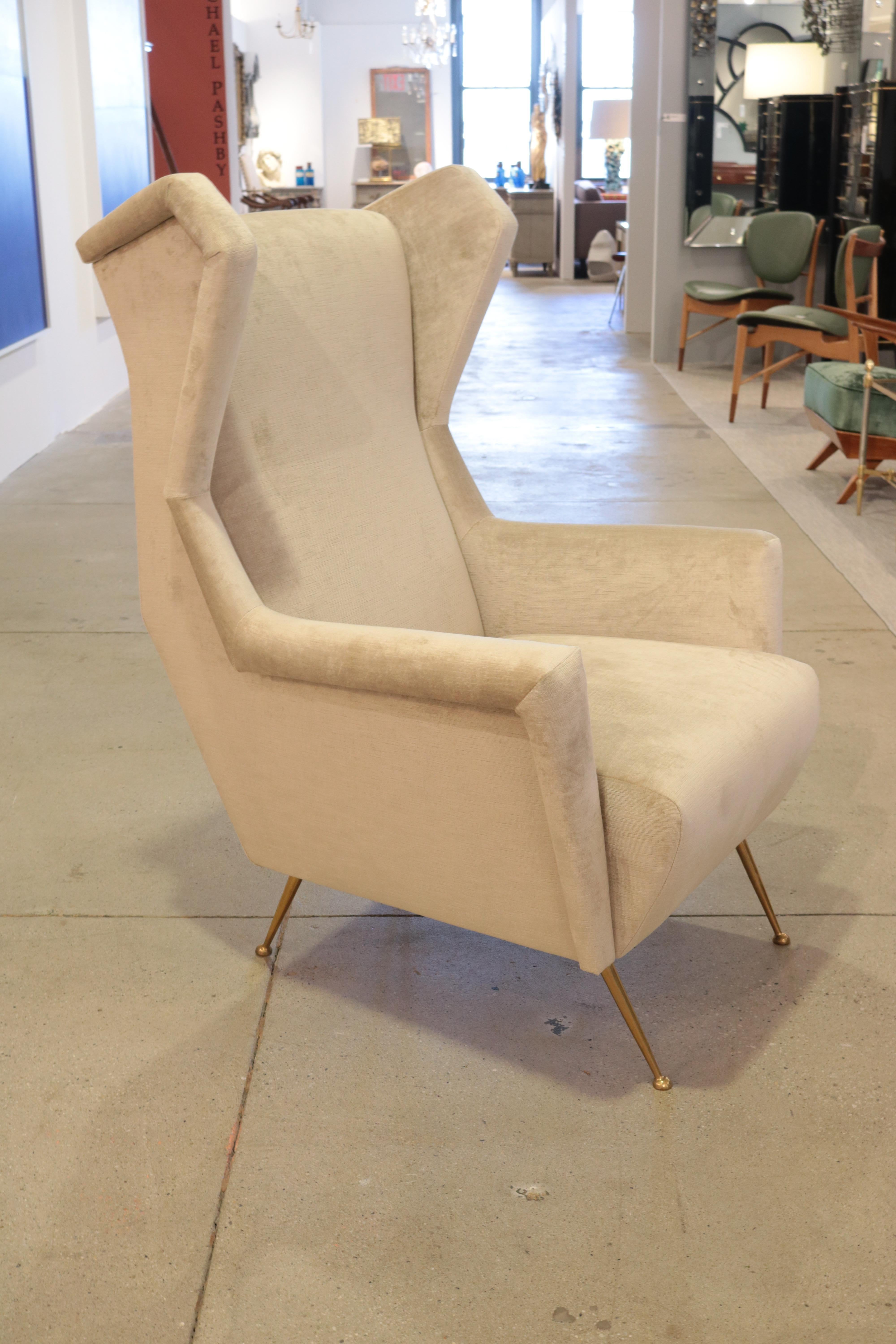 Pair of Italian Midcentury Wing Chairs In Good Condition In New York, NY