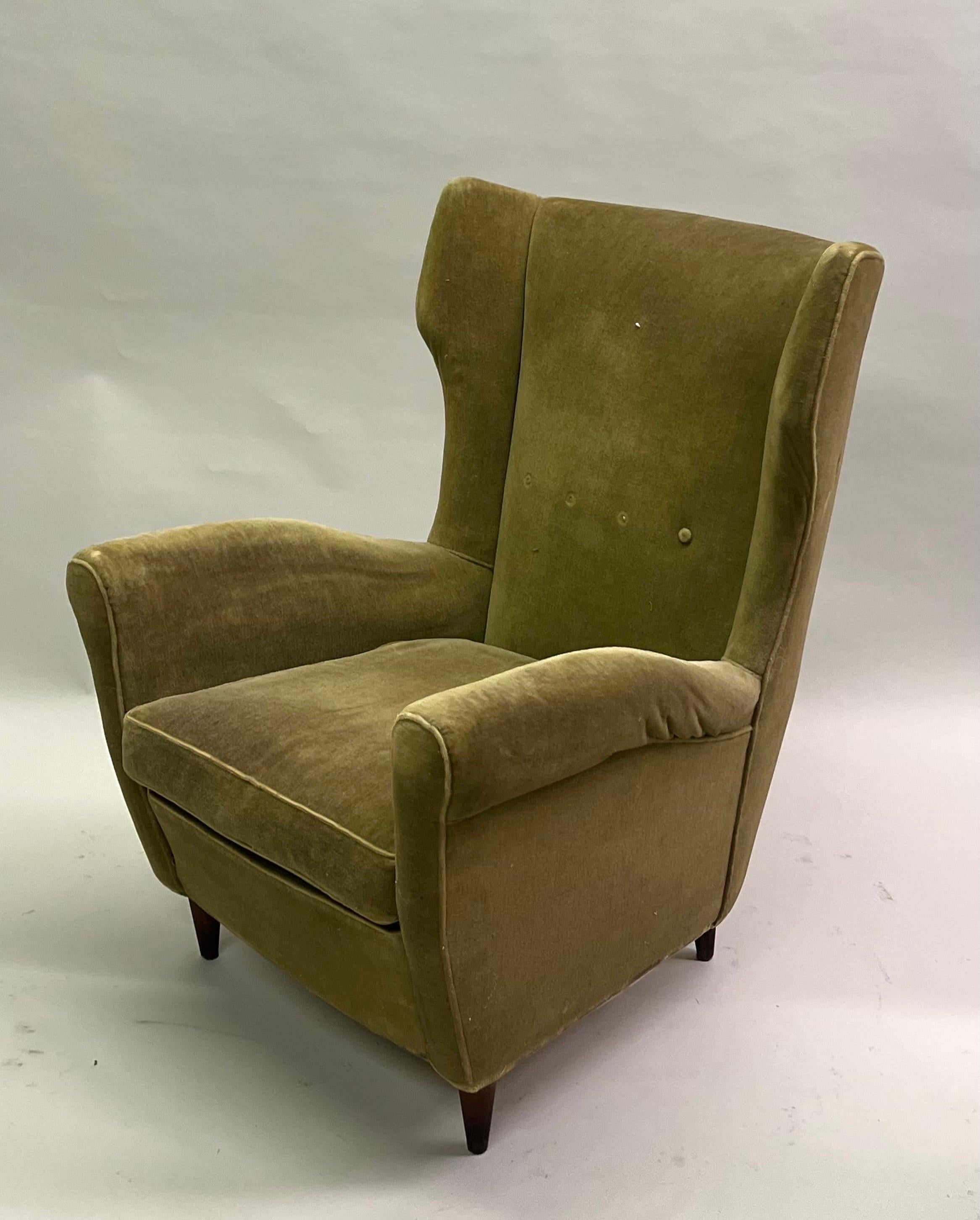 Pair of Italian Mid-Century Wingback Lounge Chairs Attr. to Gio Ponti, Model 512 For Sale 3