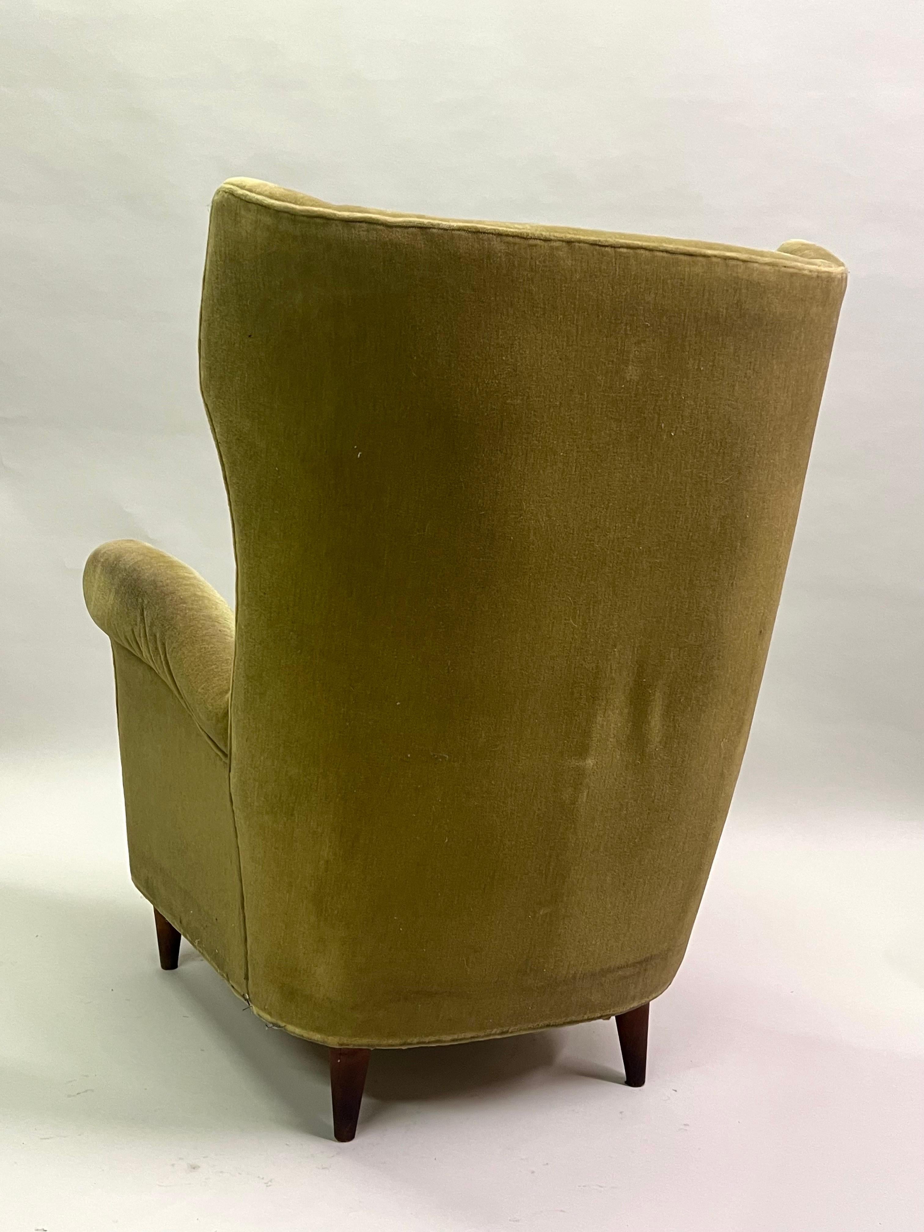 20th Century Pair of Italian Mid-Century Wingback Lounge Chairs Attr. to Gio Ponti, Model 512 For Sale