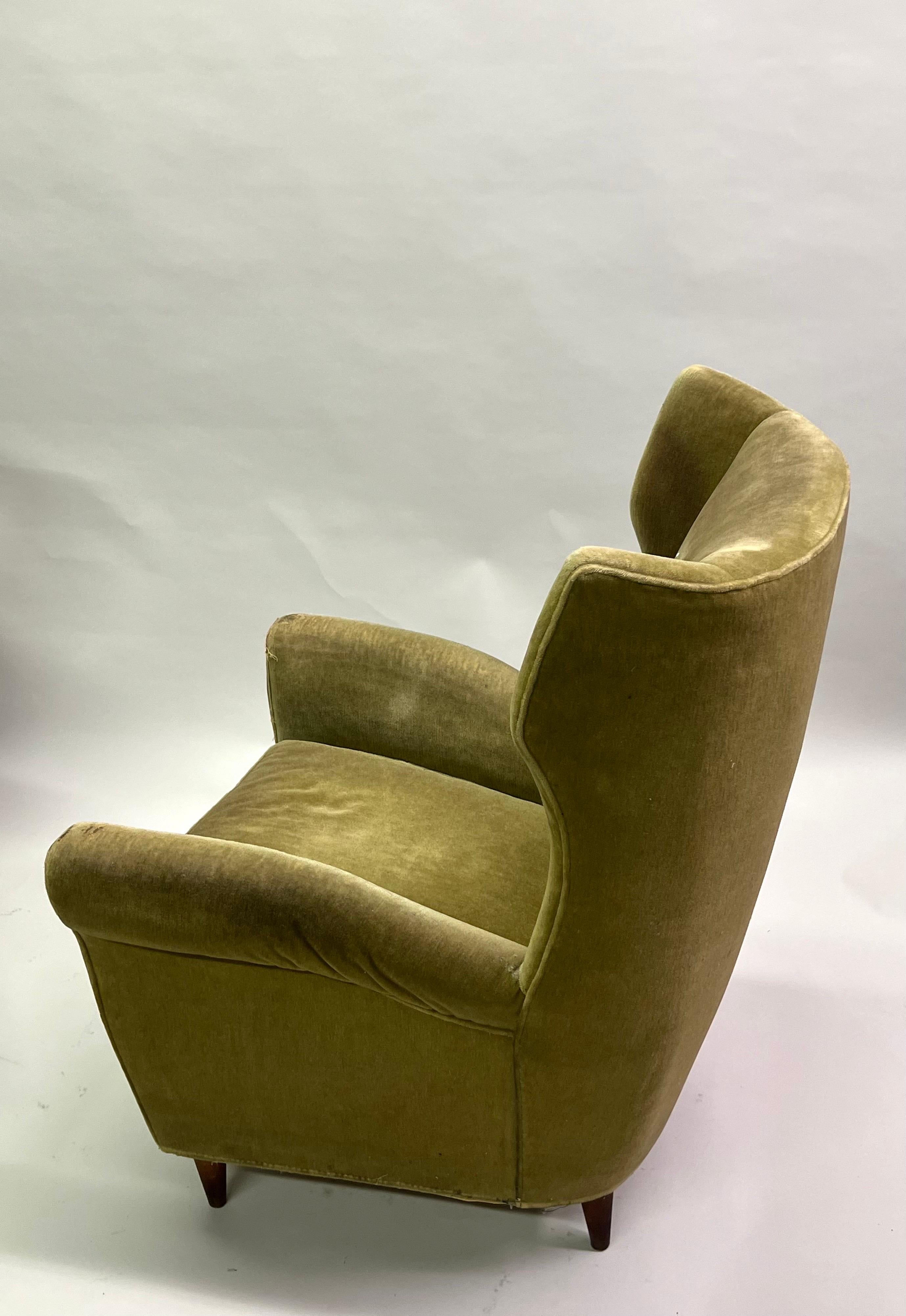 Pair of Italian Mid-Century Wingback Lounge Chairs Attr. to Gio Ponti, Model 512 For Sale 1