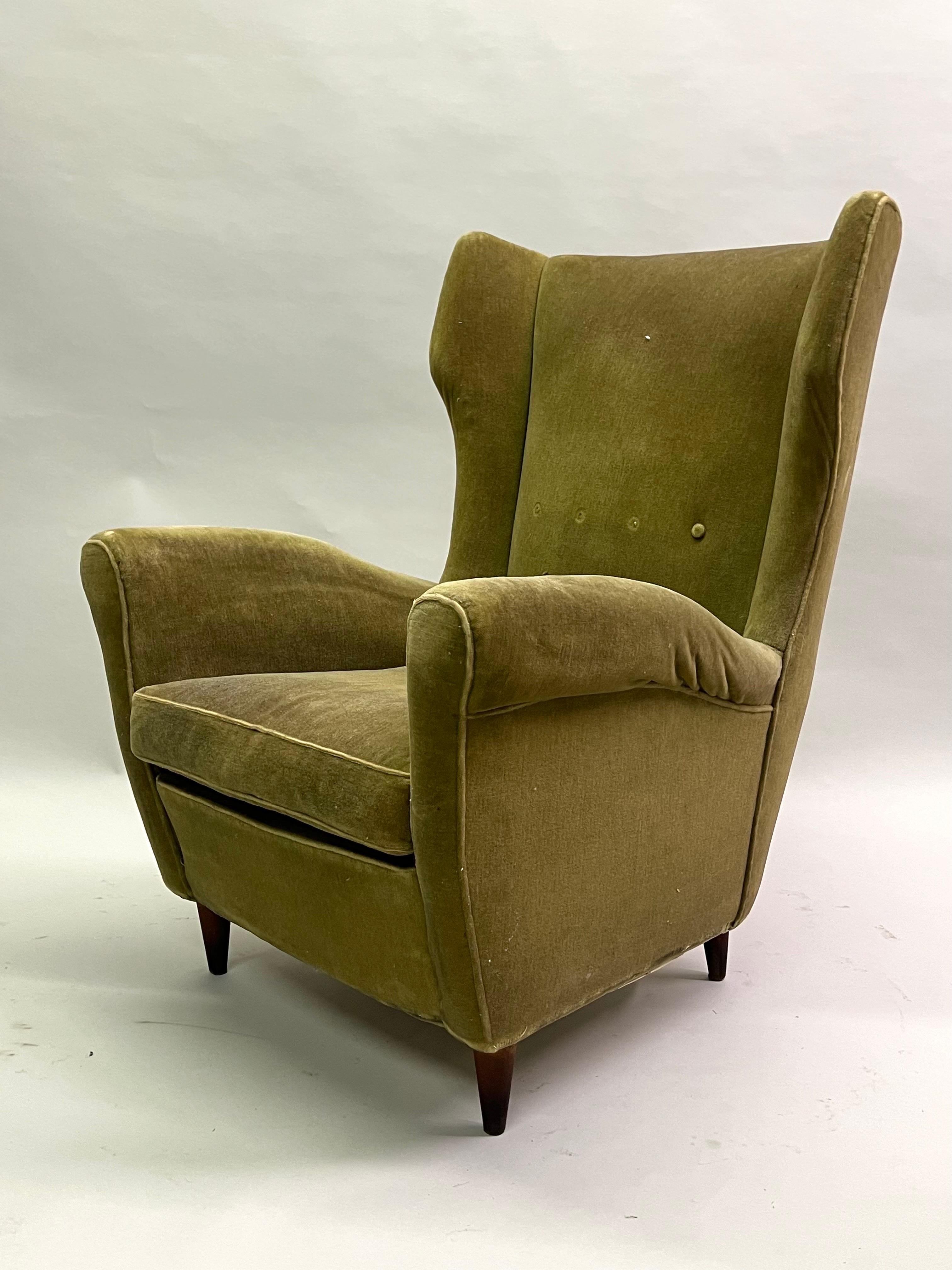 Pair of Italian Mid-Century Wingback Lounge Chairs Attr. to Gio Ponti, Model 512 For Sale 2