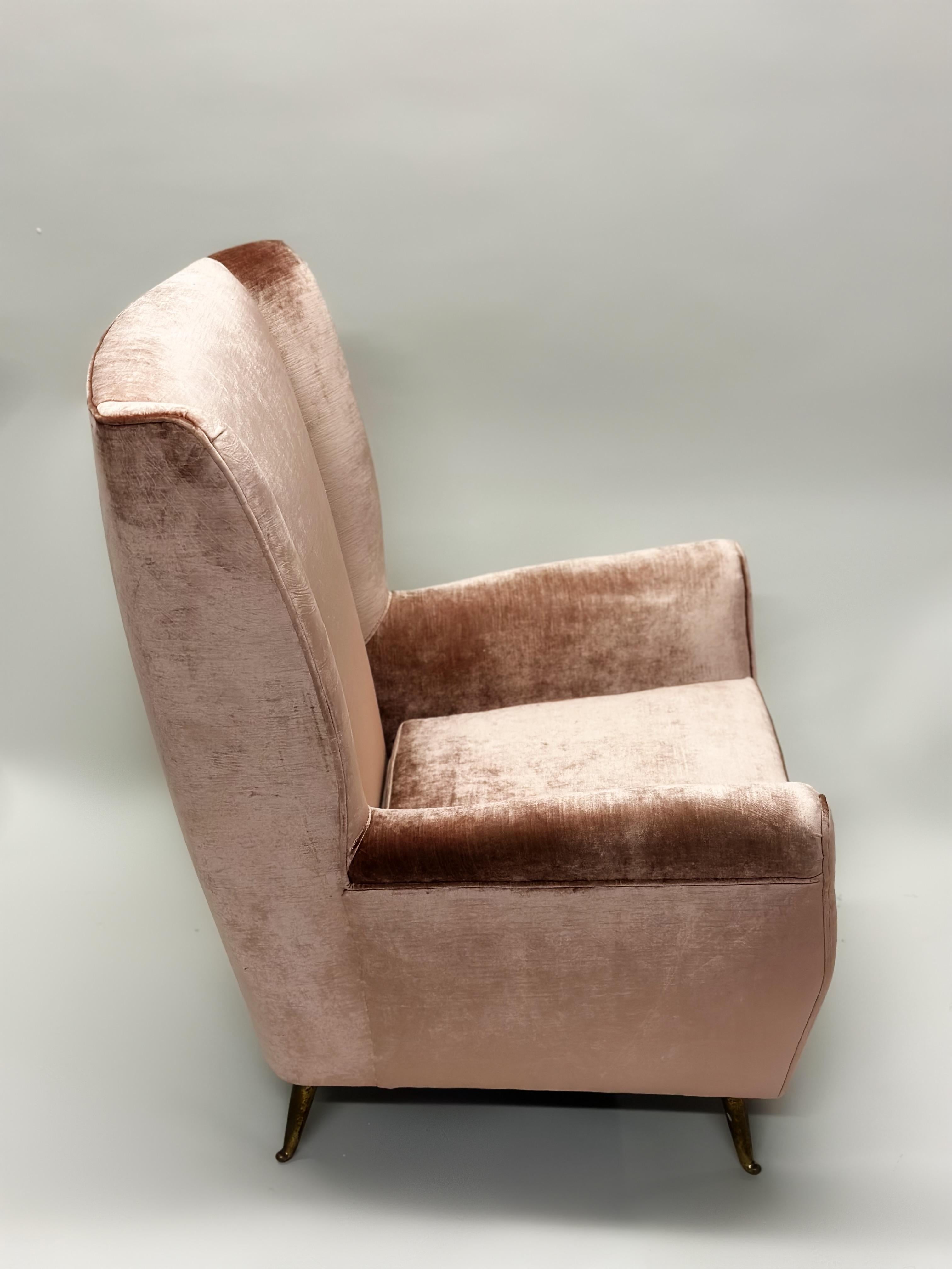 Paire de fauteuils de salon italiens Wingback du milieu du siècle dernier par Isa Bergamo Bon état - En vente à New York, NY