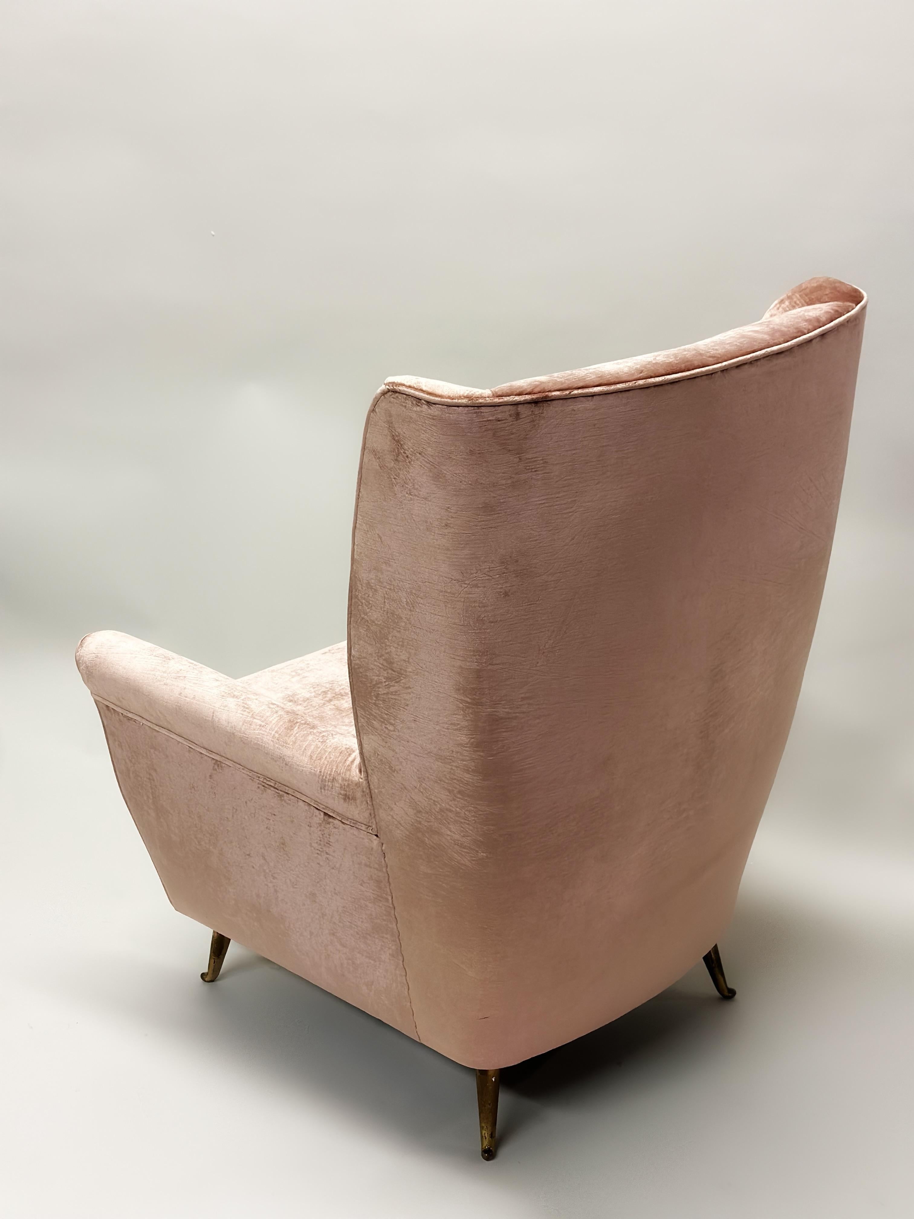 Paire de fauteuils de salon italiens Wingback du milieu du siècle dernier par Isa Bergamo en vente 3