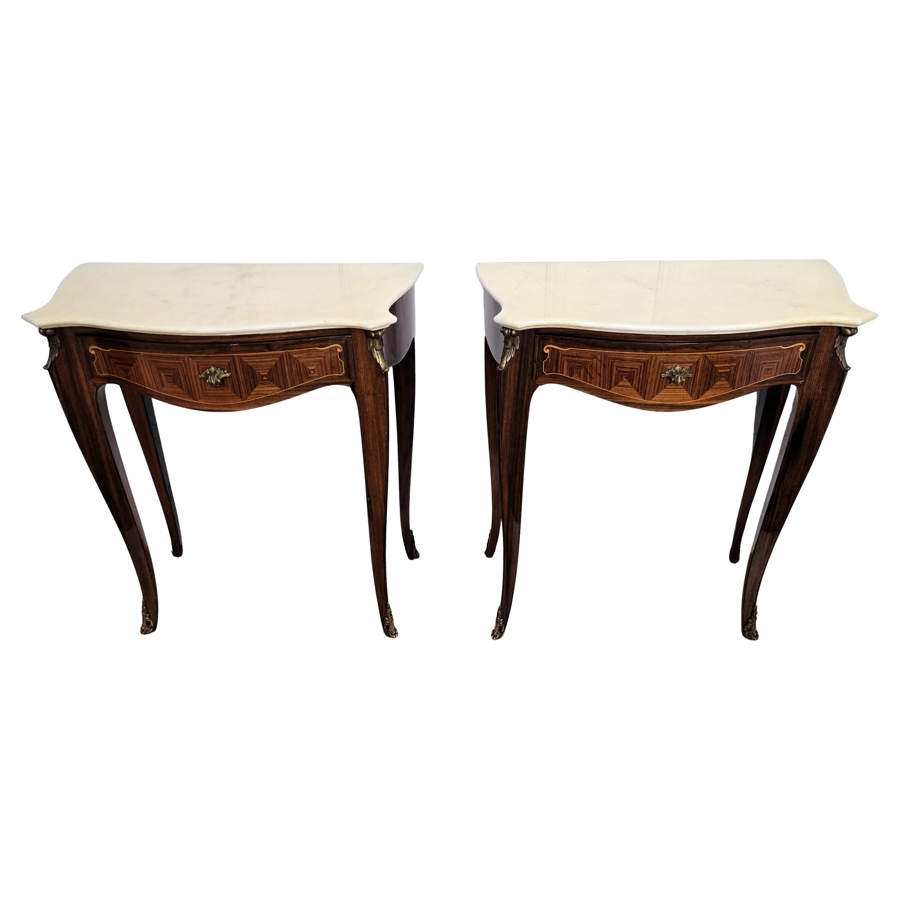 Coppia di comodini con piano in marmo in legno della metà del secolo scorso