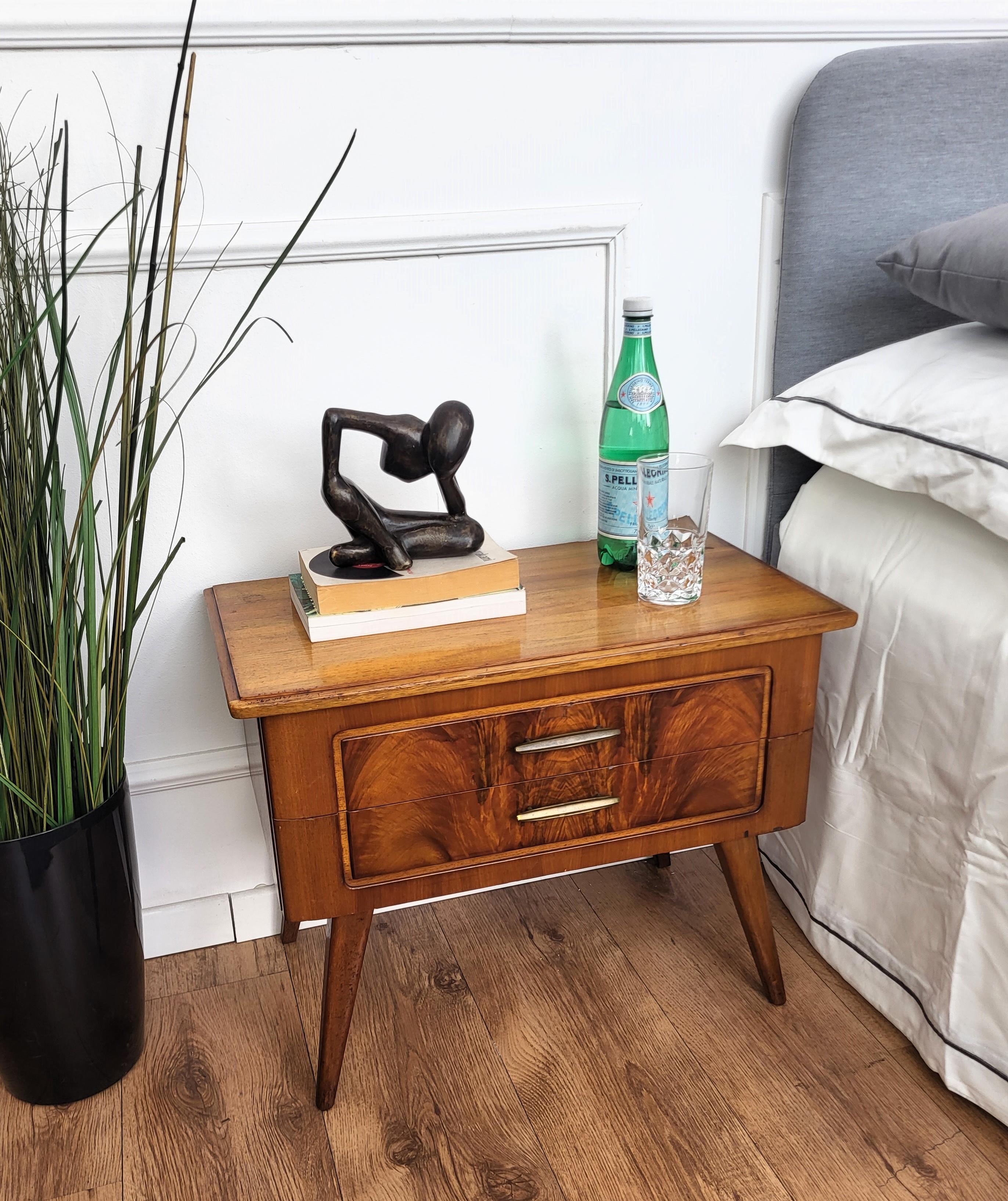 Mid-Century Modern Pair of Italian Mid-Century Wood Night Stands Bedside Tables For Sale