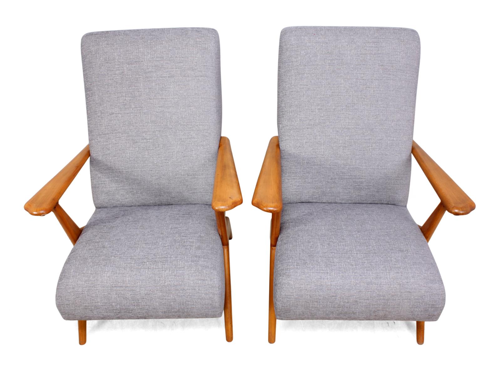 Pair of Italian midcentury armchairs.
A pair of beech framed armchairs in the style of Ico Parisi, the frames are solid and in very good condition the upholstery has been re built and covered in heavy weight silver grey blue fabric

Age: