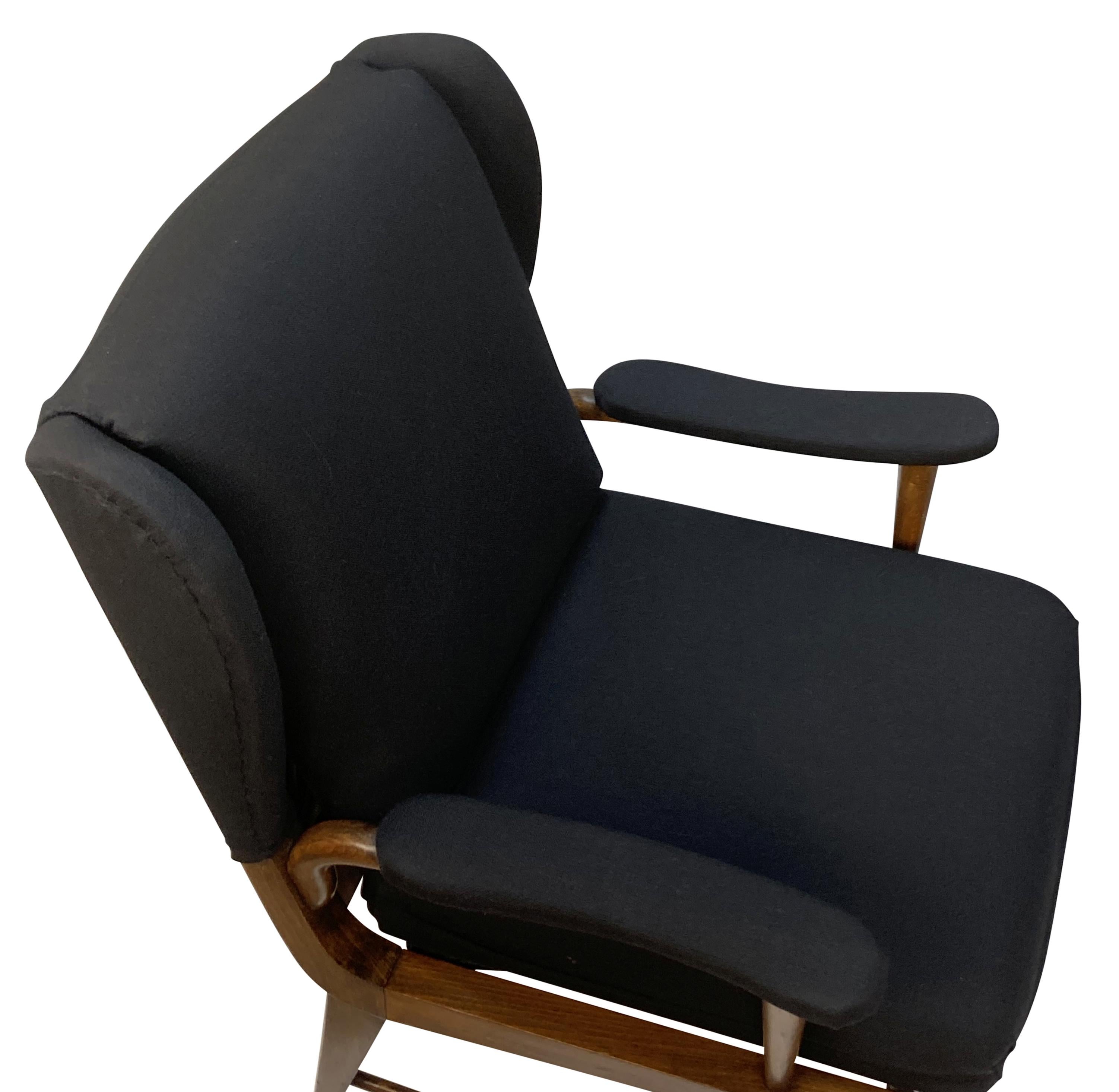 Mid-Century Modern Paire de fauteuils italiens du milieu du siècle en laine noire en vente