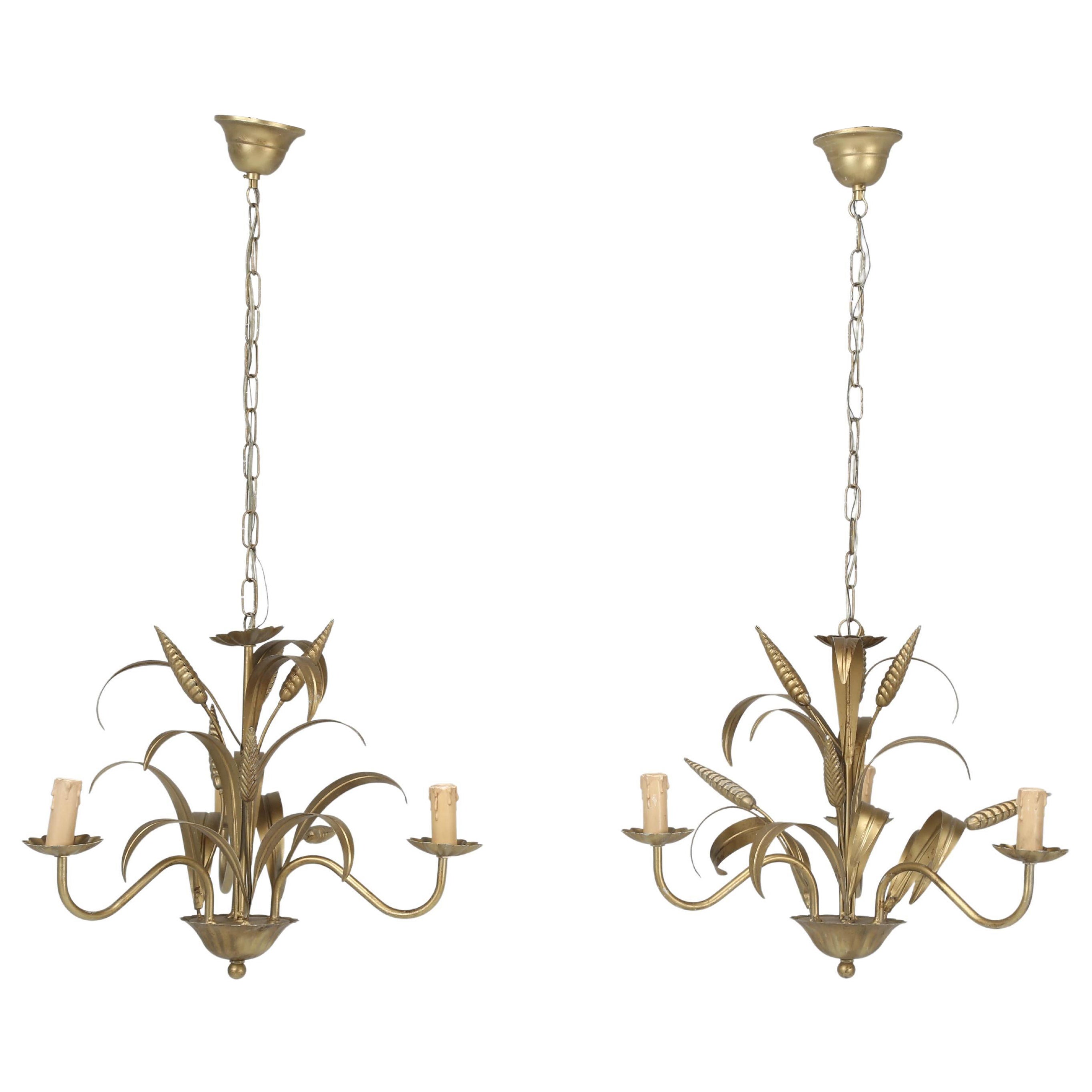 Coppia di lampadari italiani del Medioevo in stile Coco Chanel, anni '60, in doratura antica