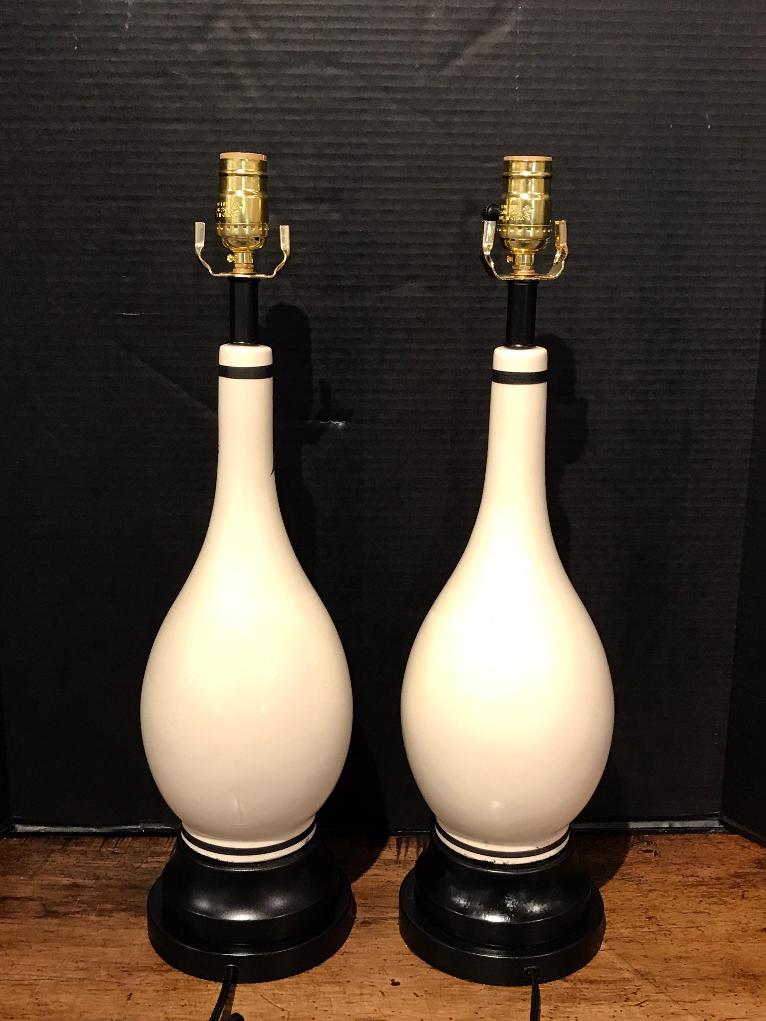 Pair of Italian Mid-Century Figural Lamps, in the Manner of Ernestine For Sale 3