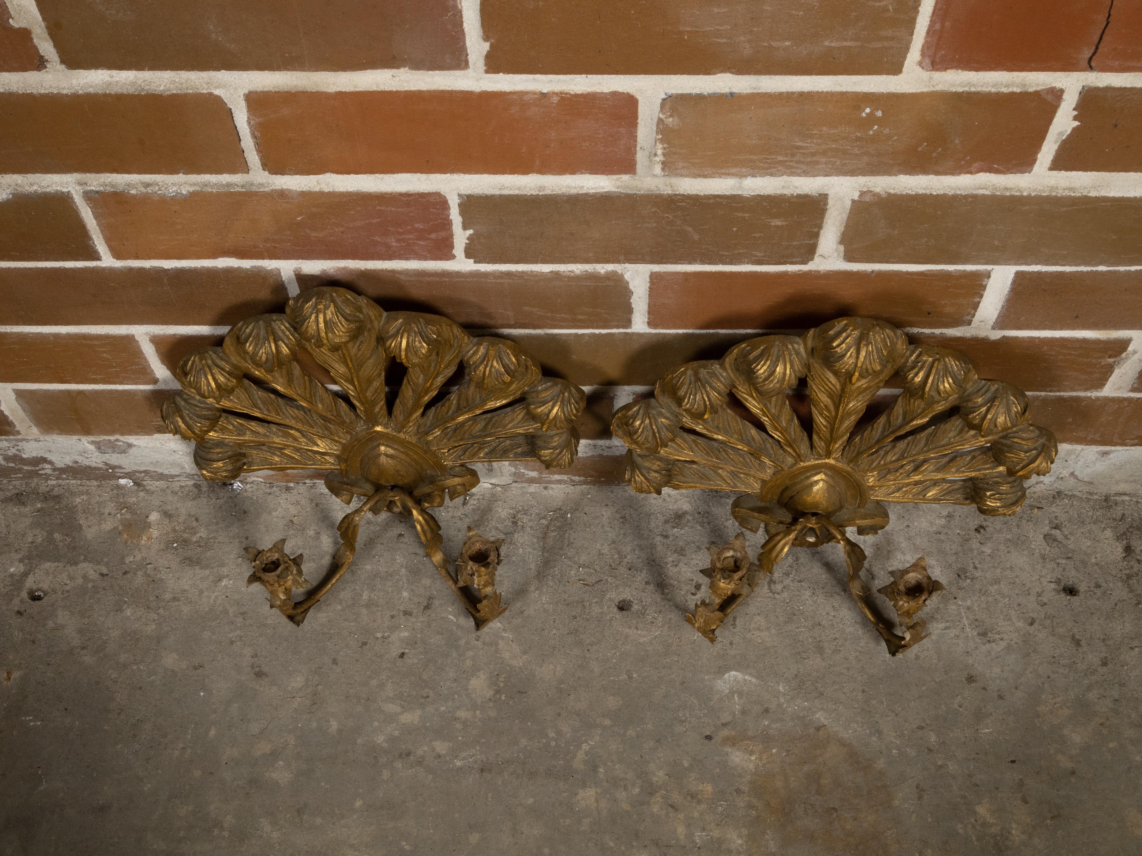Pair of Italian Midcentury Giltwood Candle Sconces with Carved Feathers In Good Condition For Sale In Atlanta, GA