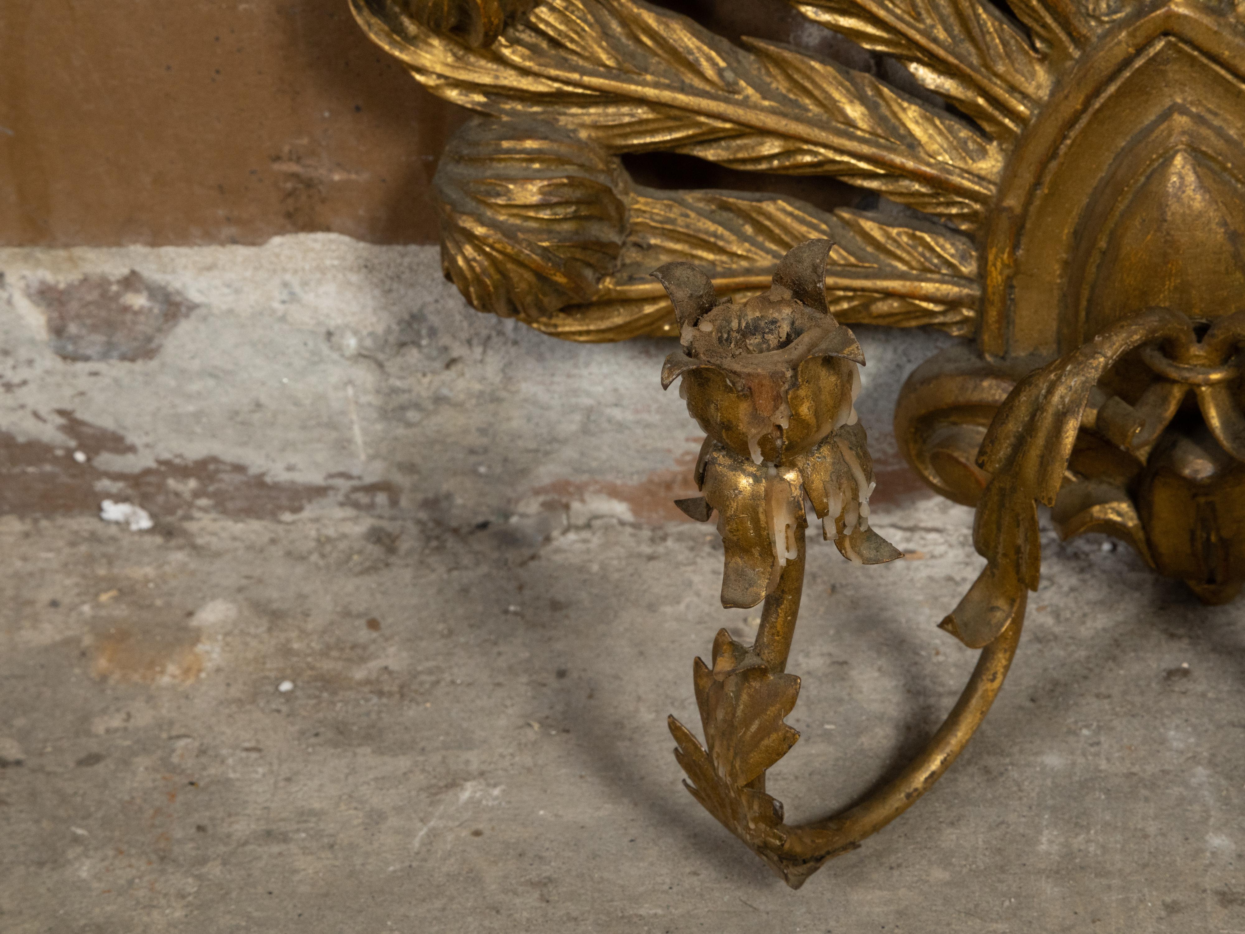 Pair of Italian Midcentury Giltwood Candle Sconces with Carved Feathers For Sale 4
