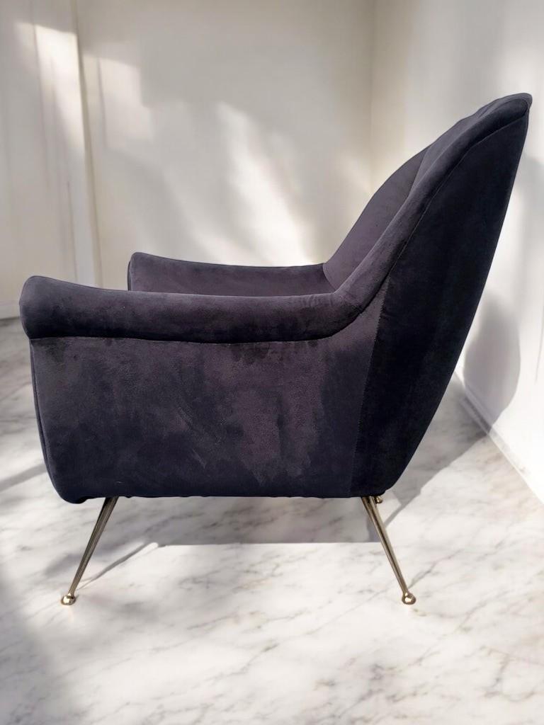 Mid-Century Modern Paire de fauteuils italiens du milieu du siècle en velours bleu nuit, style Gio Ponti, années 1950 en vente