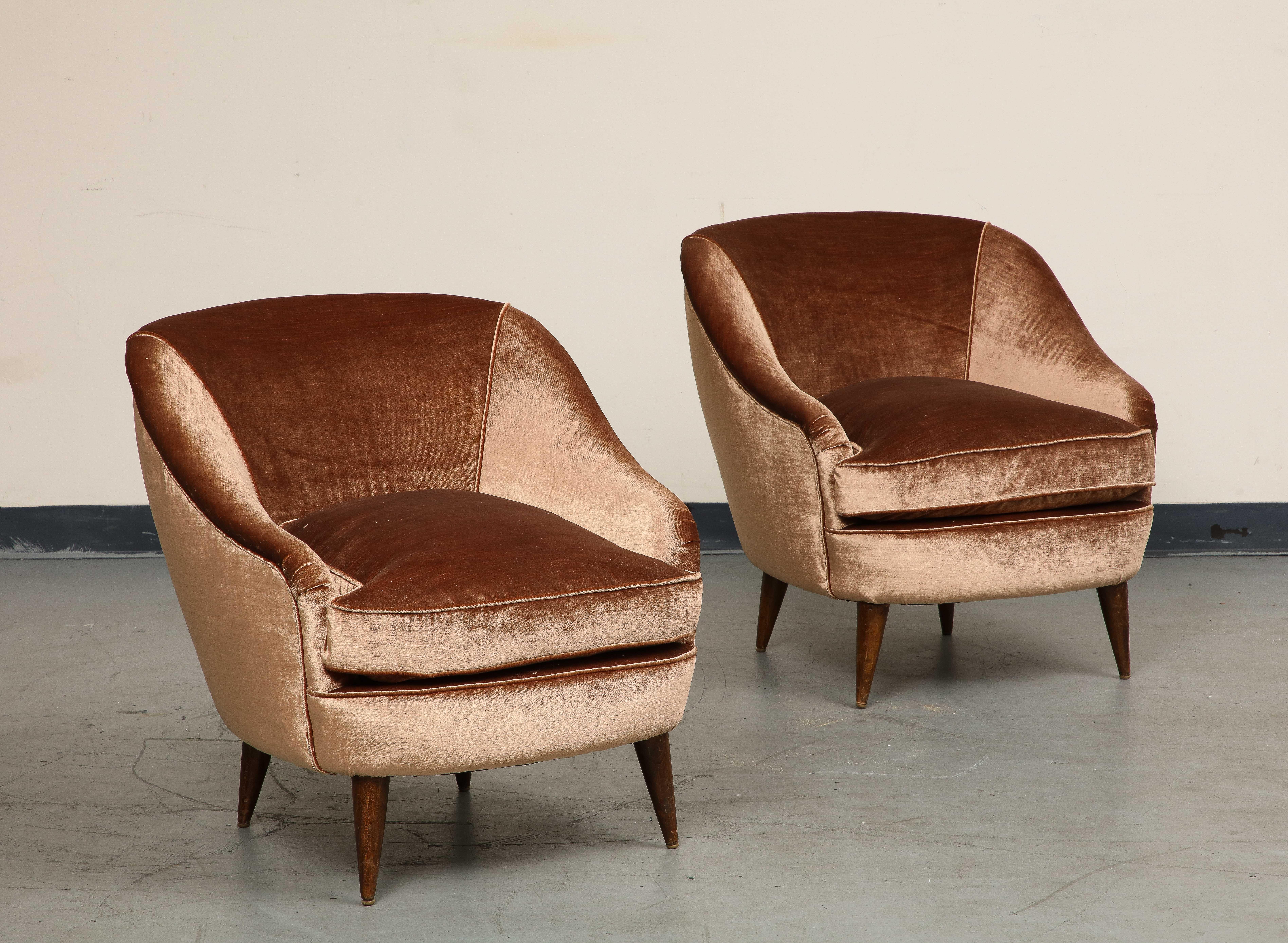 Pair of Italian Mid-Century Modern Lounge Chairs in Copper Velvet 1
