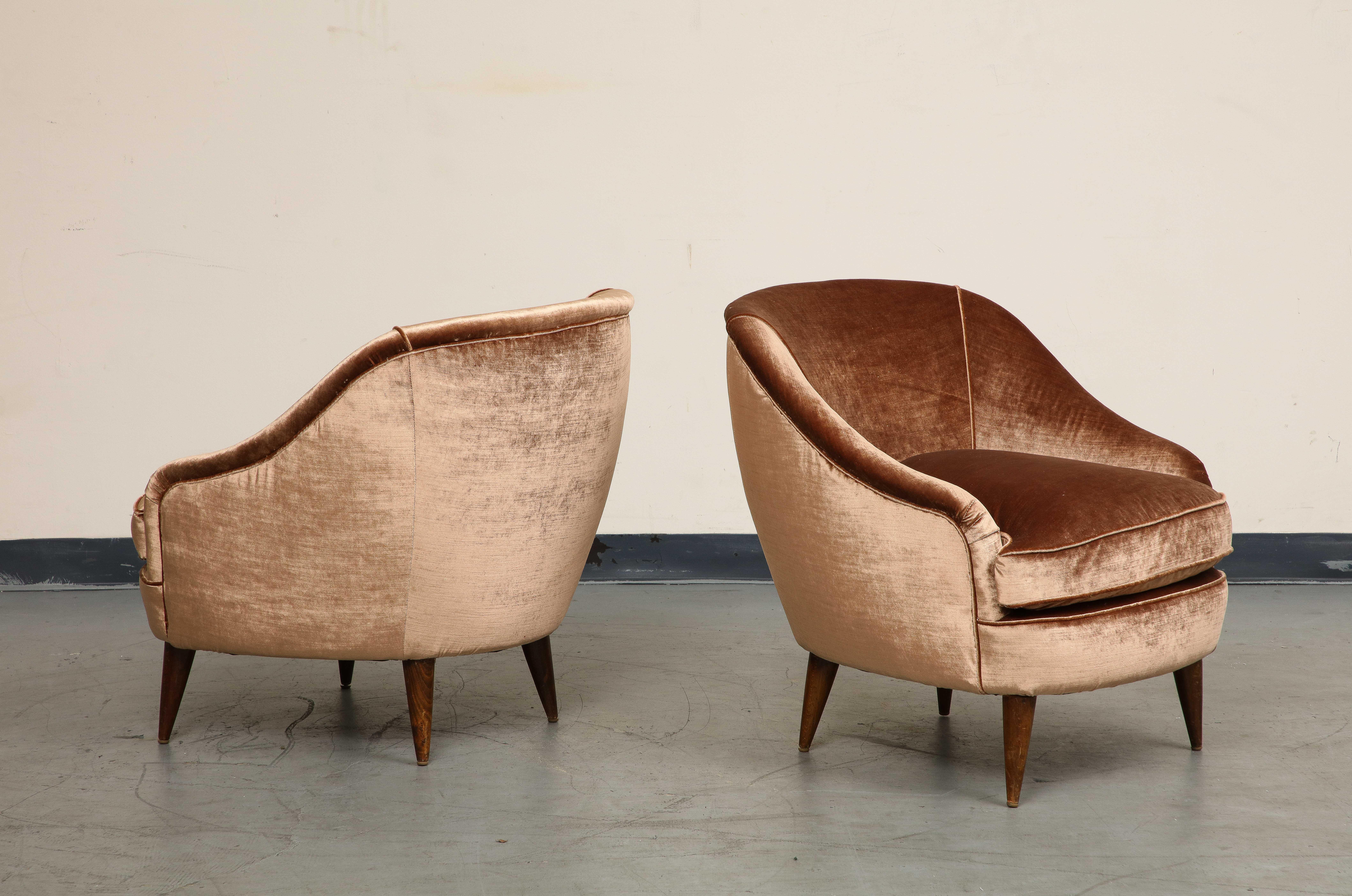 Pair of Italian Mid-Century Modern Lounge Chairs in Copper Velvet 2