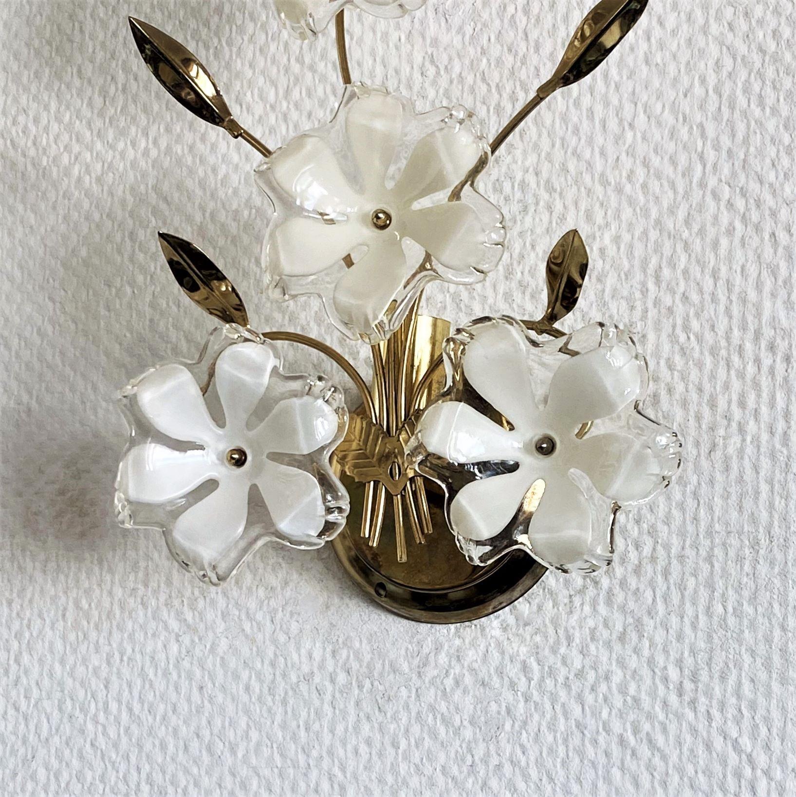 Pair of Italian Mid-Century Brass and Murano Glass Flowers Wall Sconces, 1960s 2