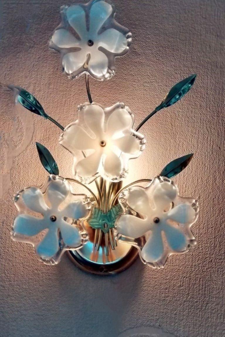 Pair of Italian Mid-Century Brass and Murano Glass Flowers Wall Sconces, 1960s 4