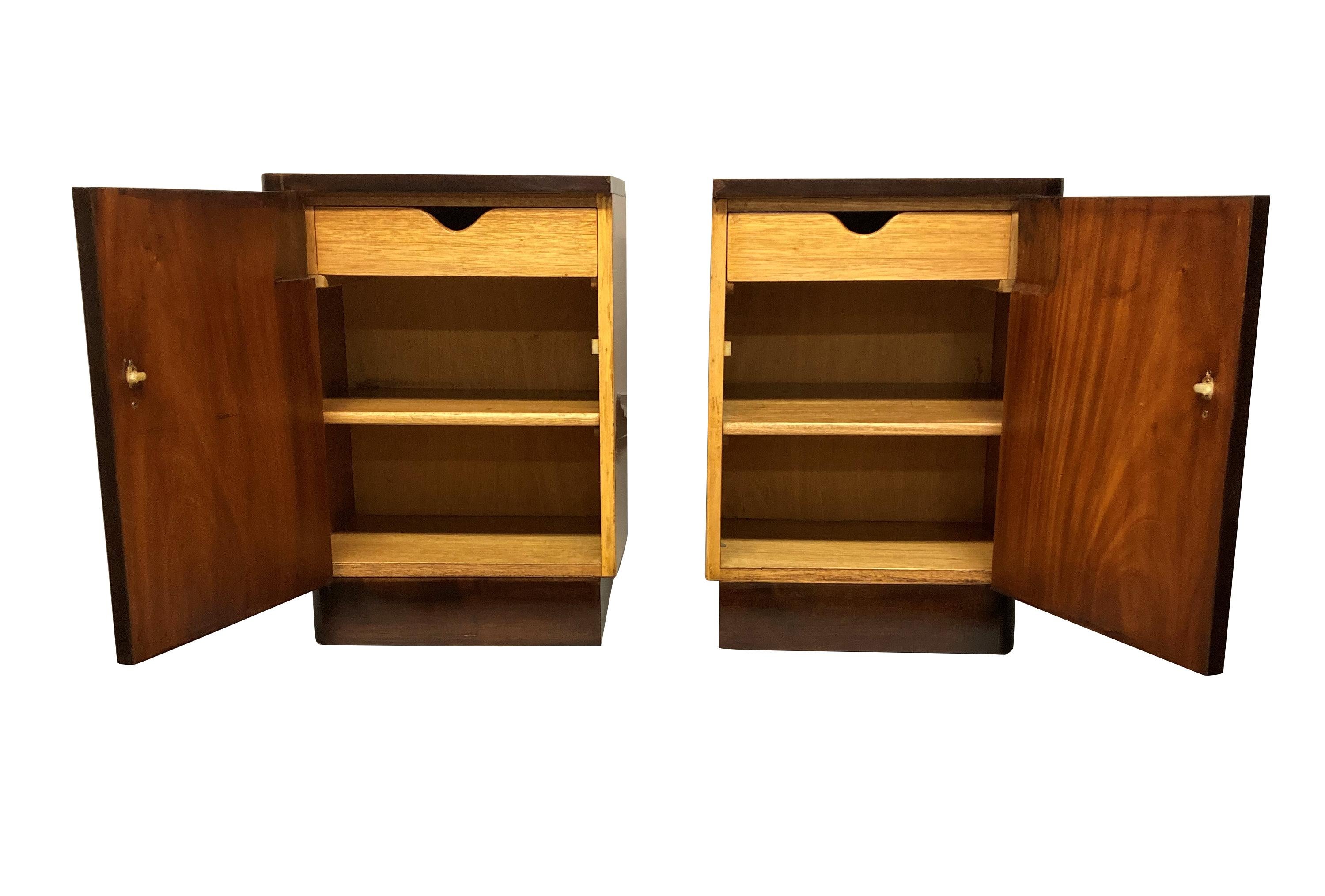 Pair of Italian Midcentury Night Stands in Maple Wood In Good Condition In London, GB