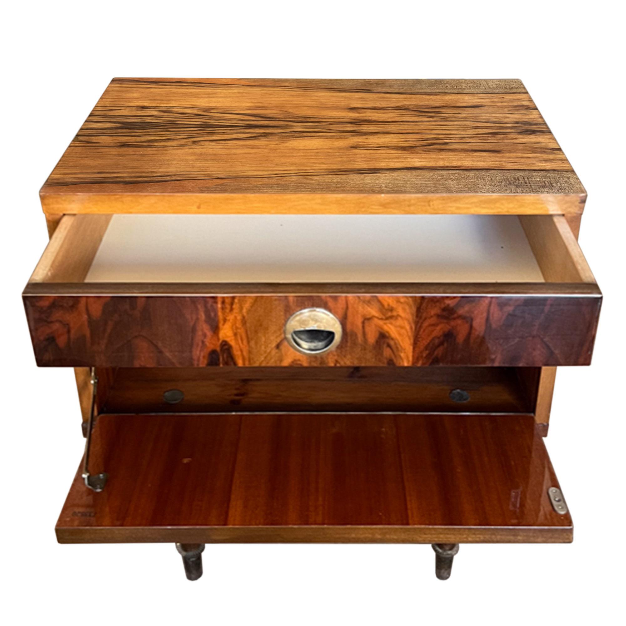Pair of Italian Midcentury Nightstands In Good Condition For Sale In London, GB