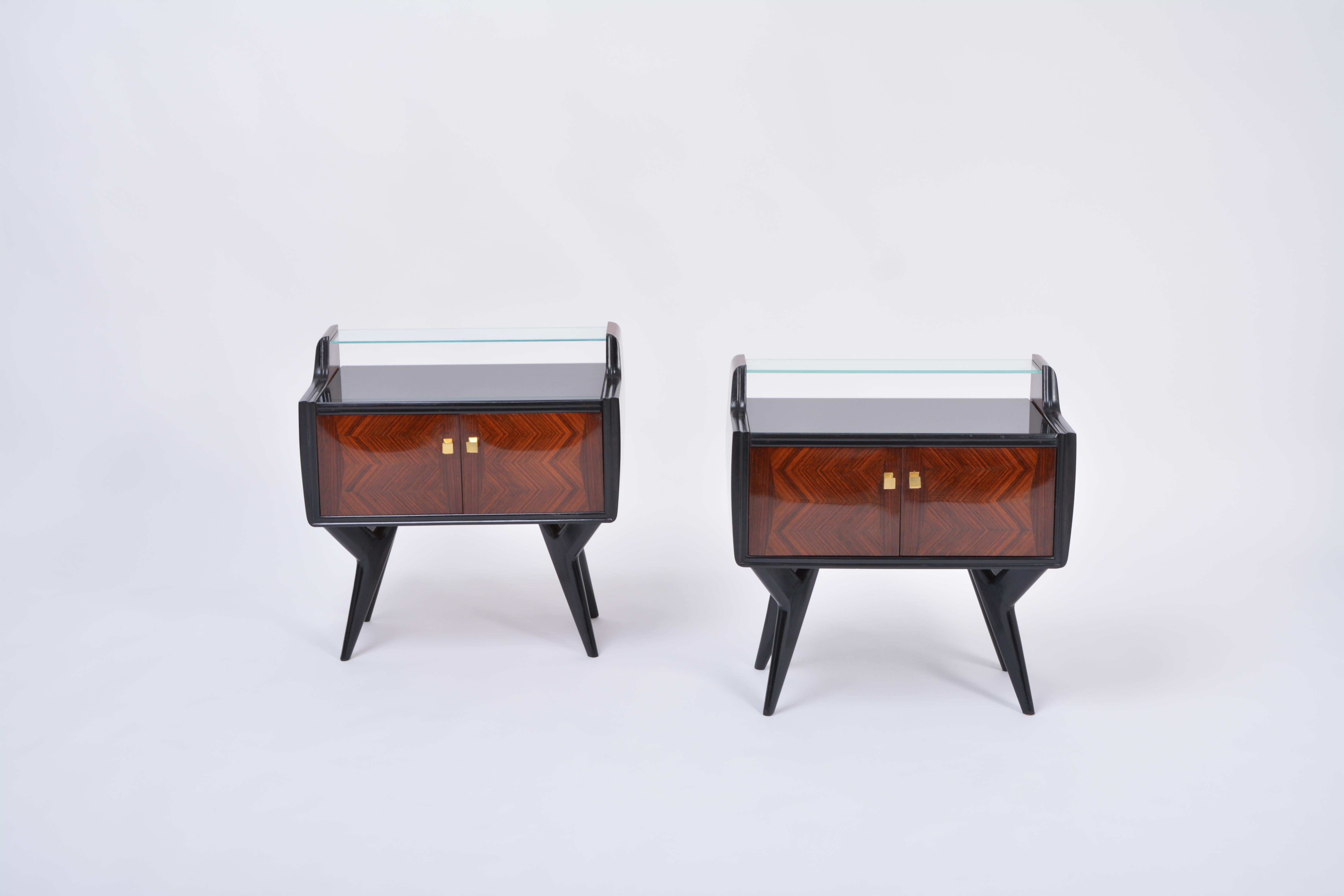 Pair of Italian midcentury nightstands with sculptural base
This pair of nightstands was produced in Italy in the 1950s an is similar to the style of Vittorio Dassi. Each nightstand has one compartment hidden behind a pair of doors. The doors have