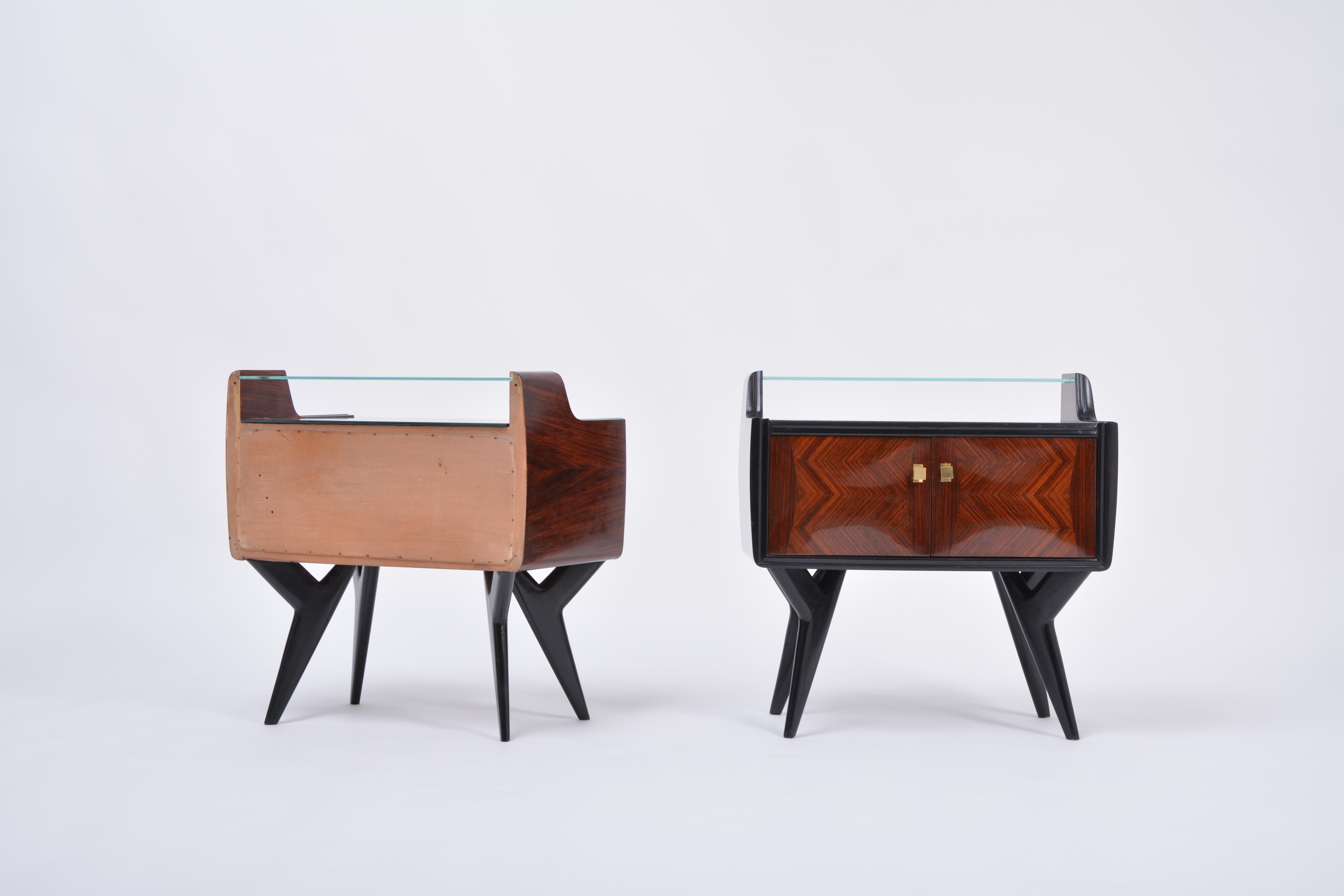 20th Century Pair of Italian Midcentury Nightstands with Sculptural Base