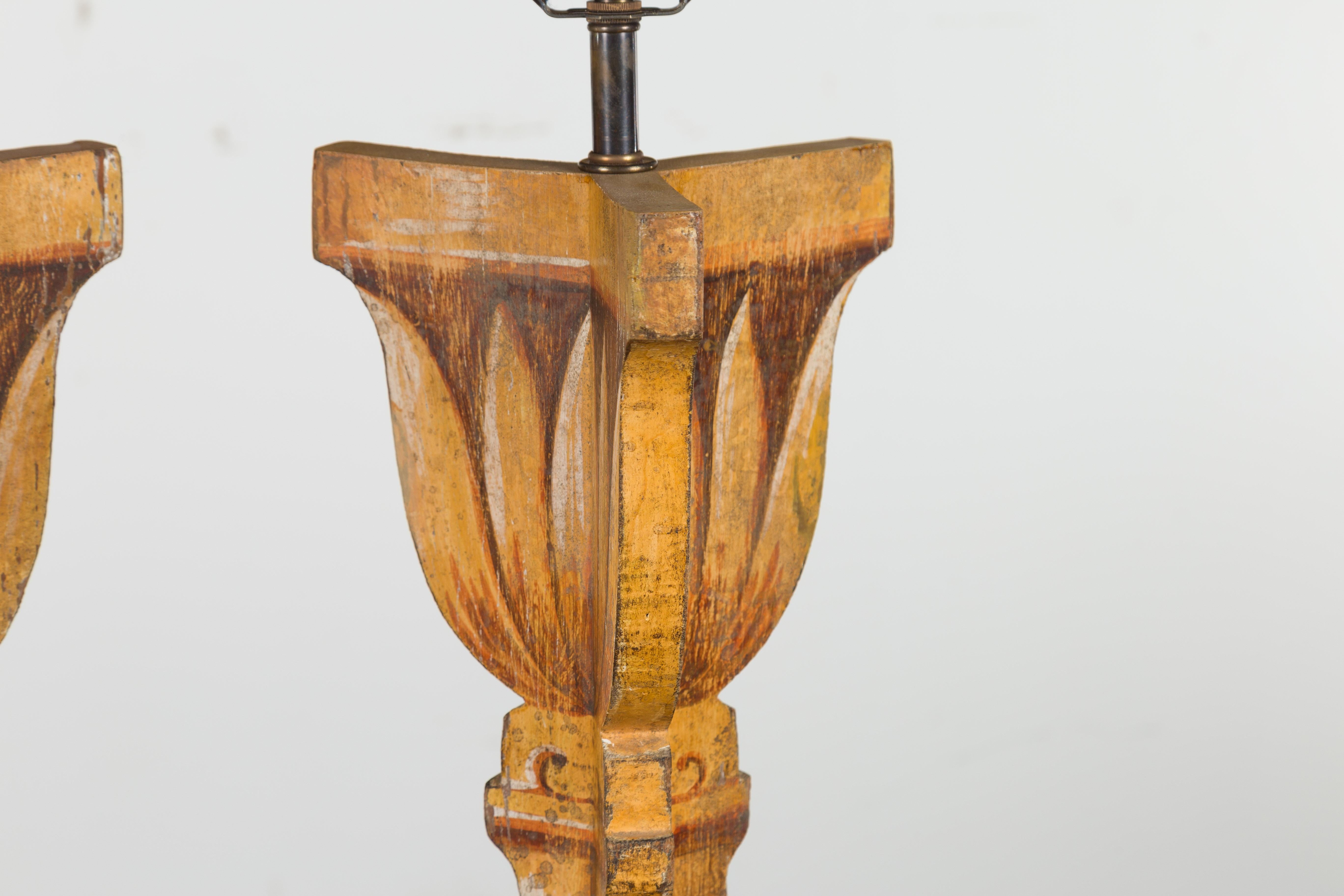 Paire de lampes de bureau italiennes du milieu du siècle dernier peintes et sculptées avec feuillage stylisé en vente 5