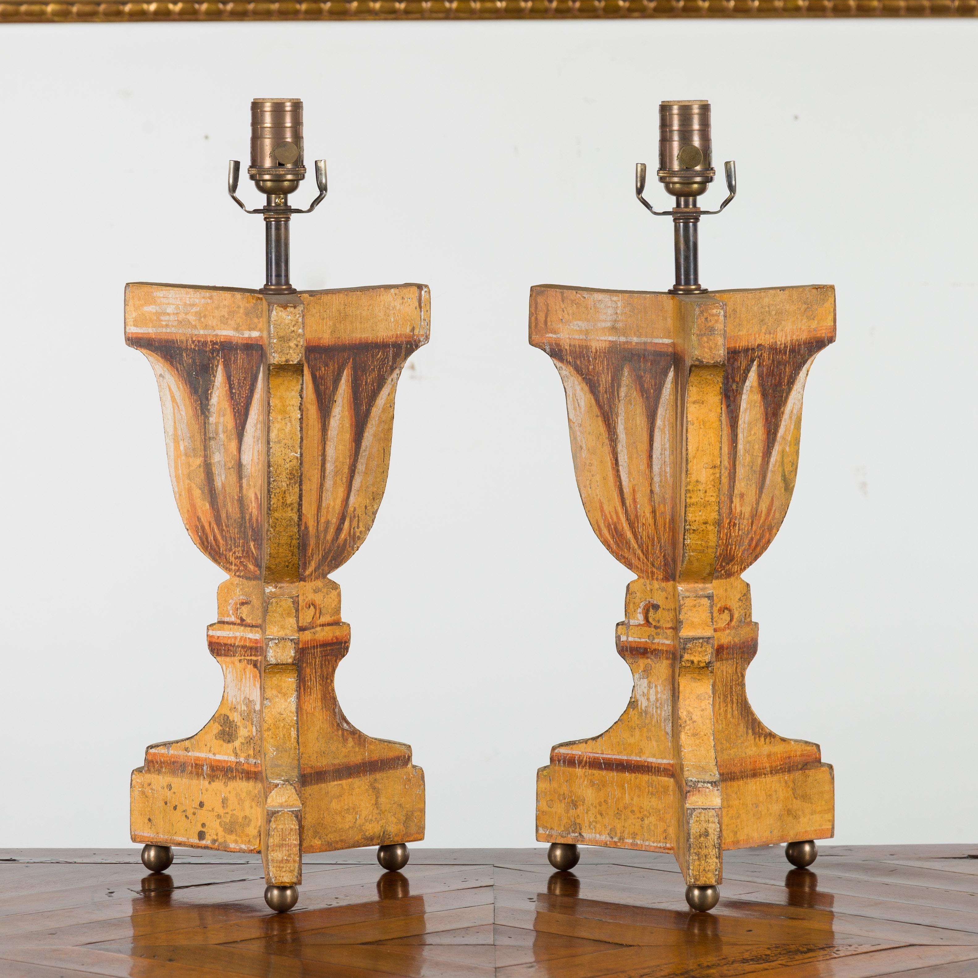 20th Century Pair of Italian Midcentury Painted and Carved Table Lamps with Stylized Foliage For Sale
