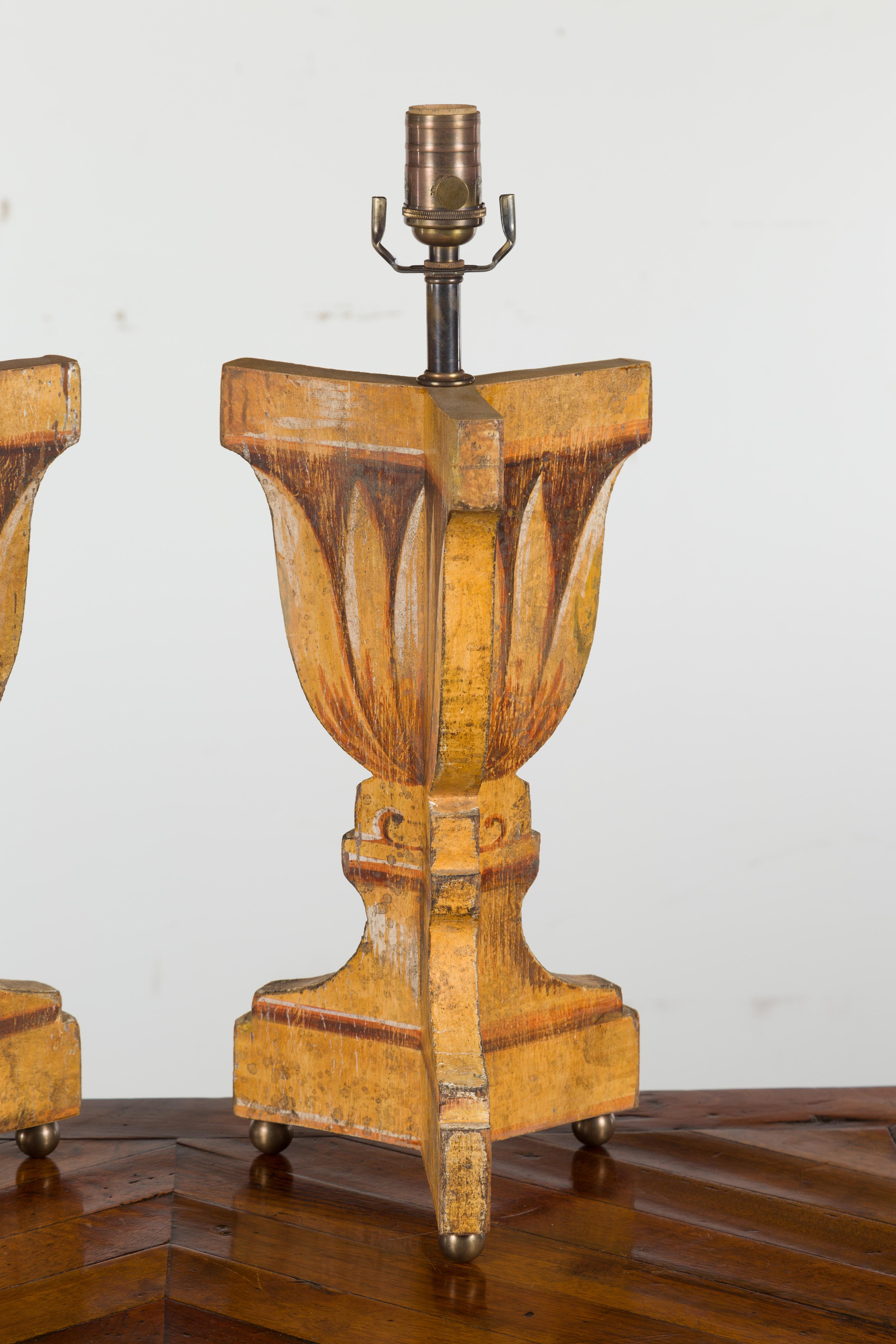 Pair of Italian Midcentury Painted and Carved Table Lamps with Stylized Foliage For Sale 1
