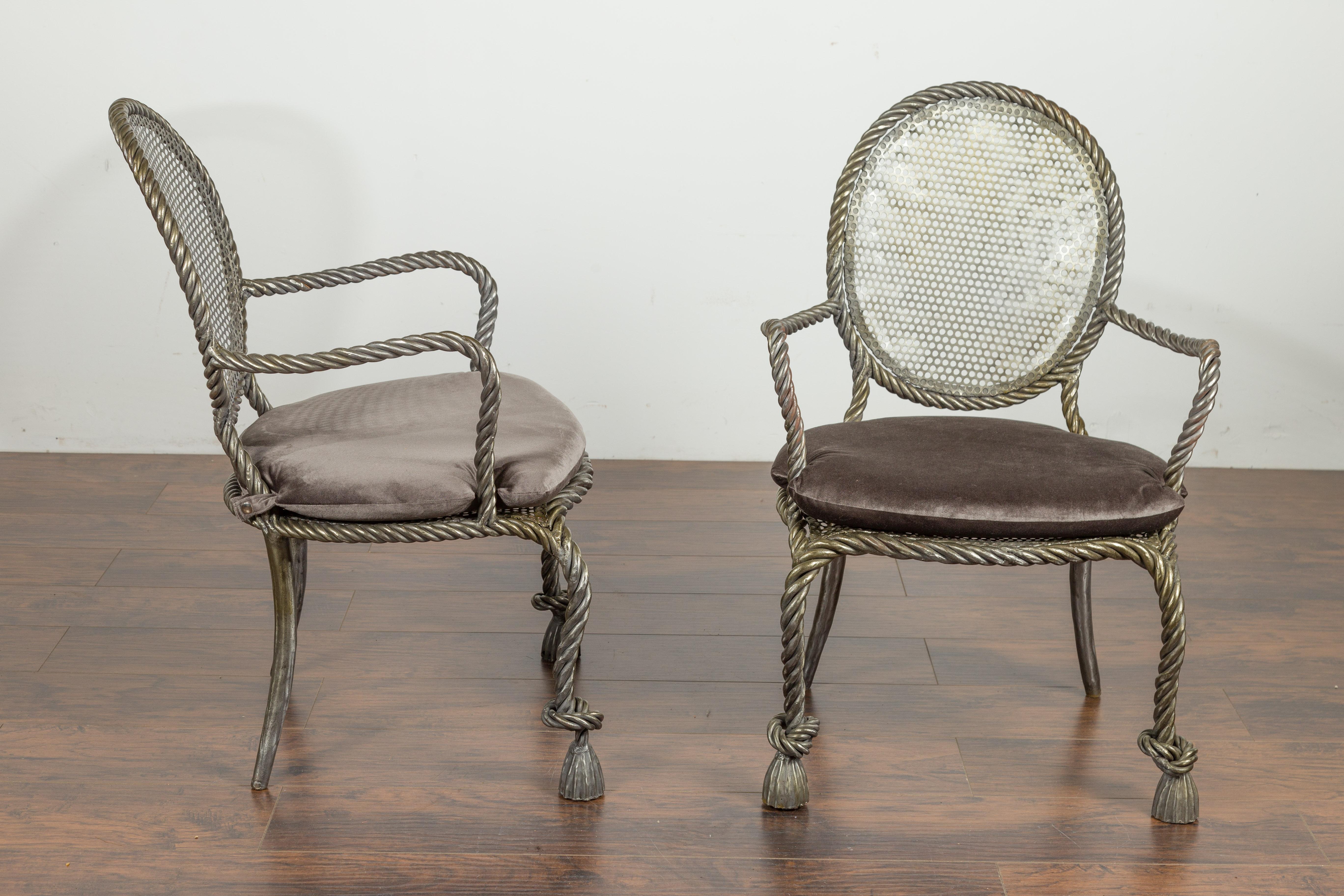 Paar italienische Seilsessel aus poliertem Stahl aus der Mitte des Jahrhunderts mit Samt-Kissen im Angebot 5
