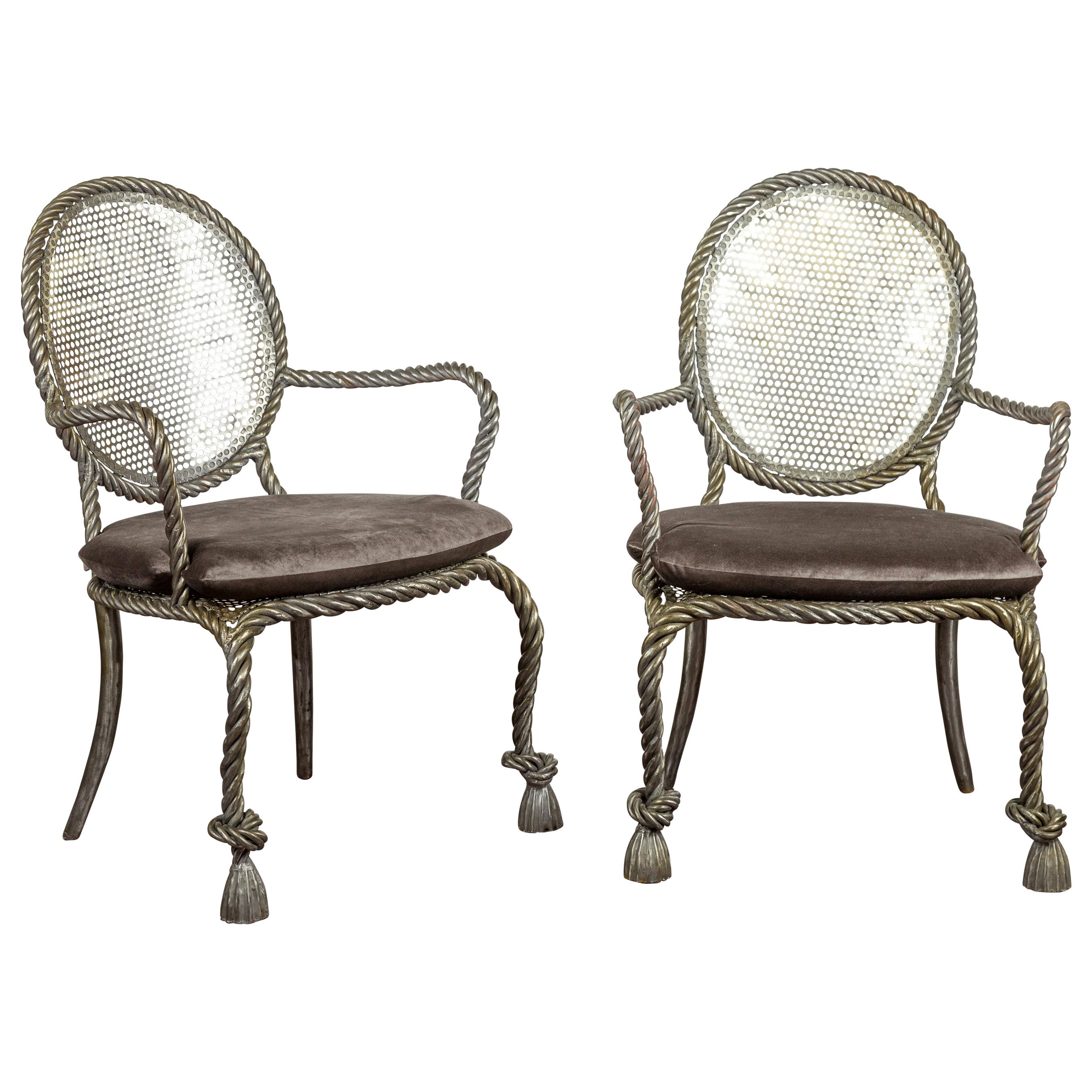 Paire de fauteuils italiens du milieu du siècle dernier en corde d'acier poli avec coussin en velours
