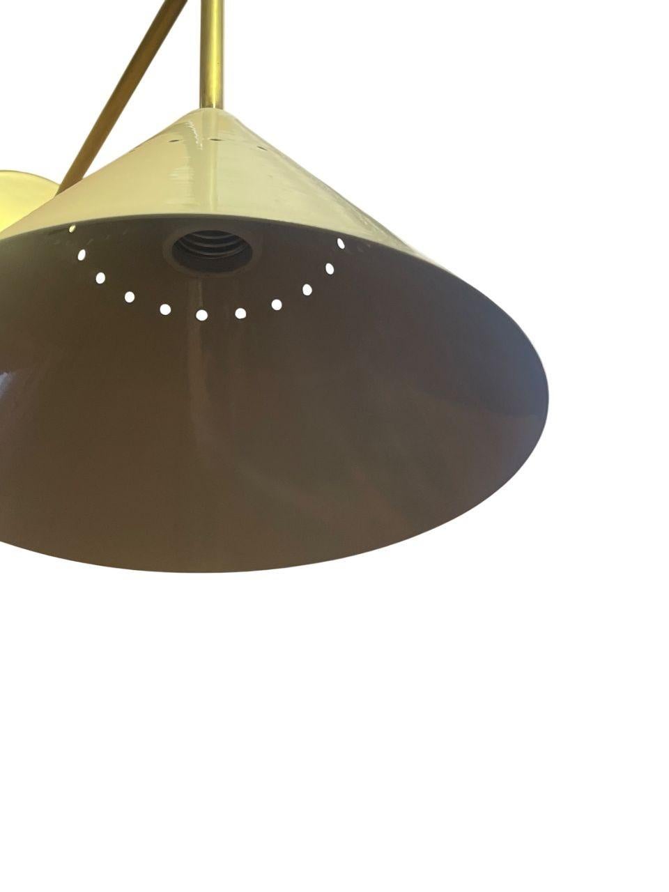 Paire d'appliques italiennes avec abat-jour émaillé et pendentif assorti dans le style de Stilnovo en vente 1